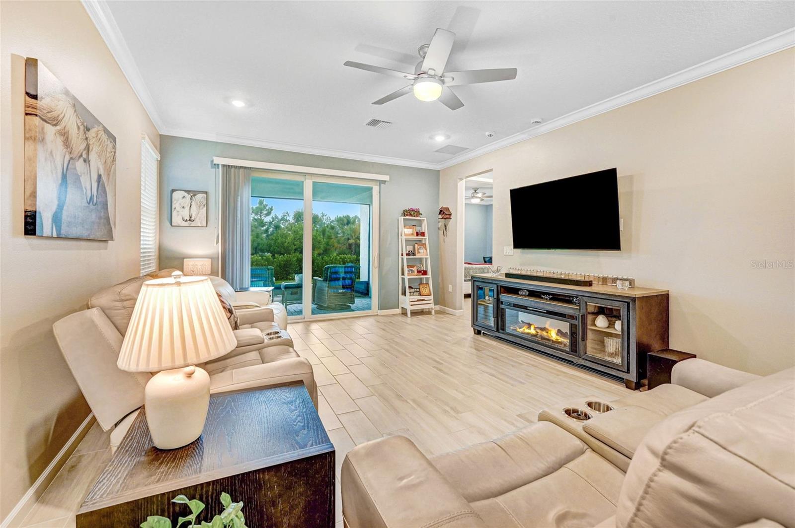 Image 18 of 52 For 846 Antibes Court Nw
