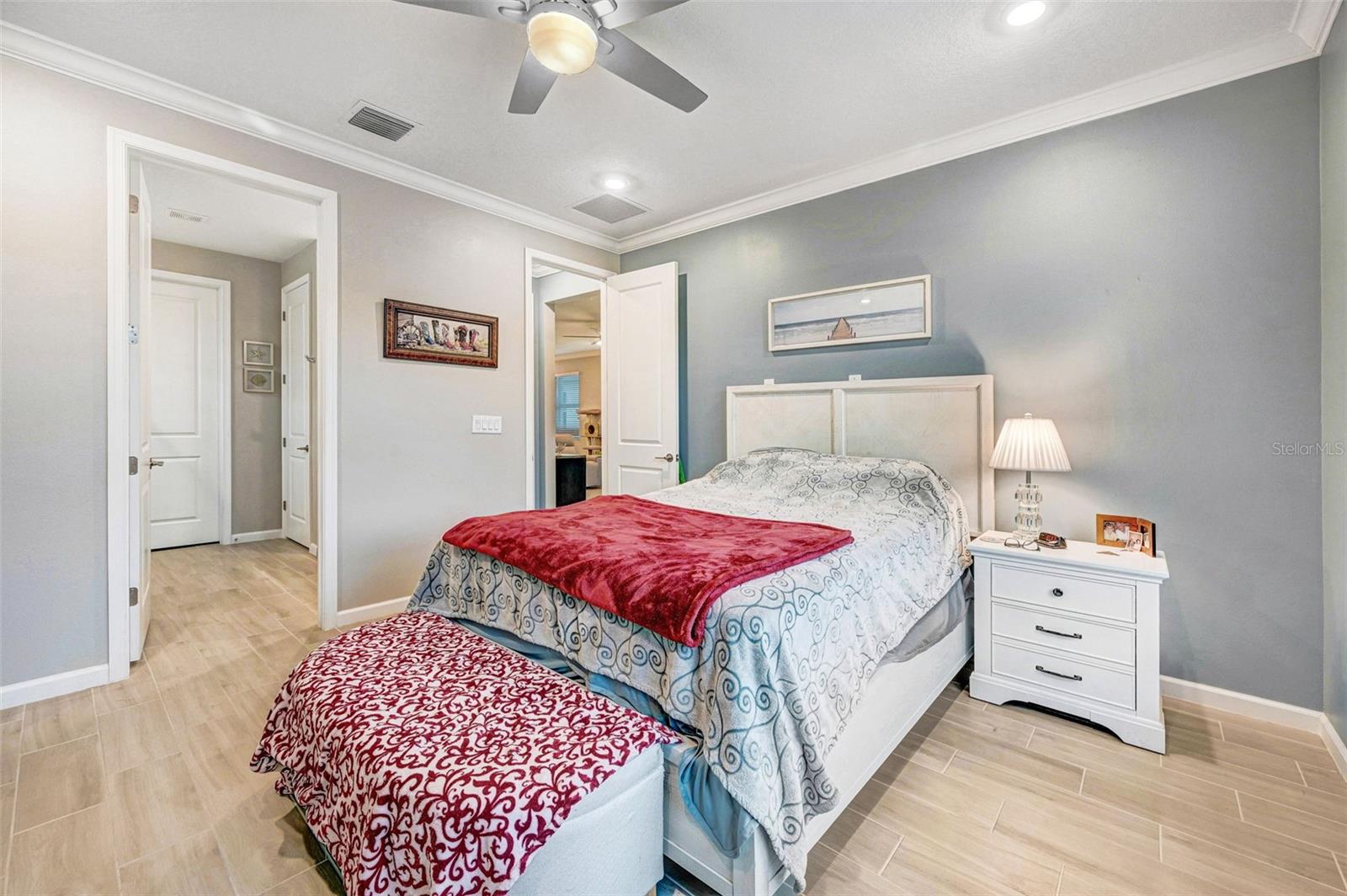 Image 21 of 52 For 846 Antibes Court Nw