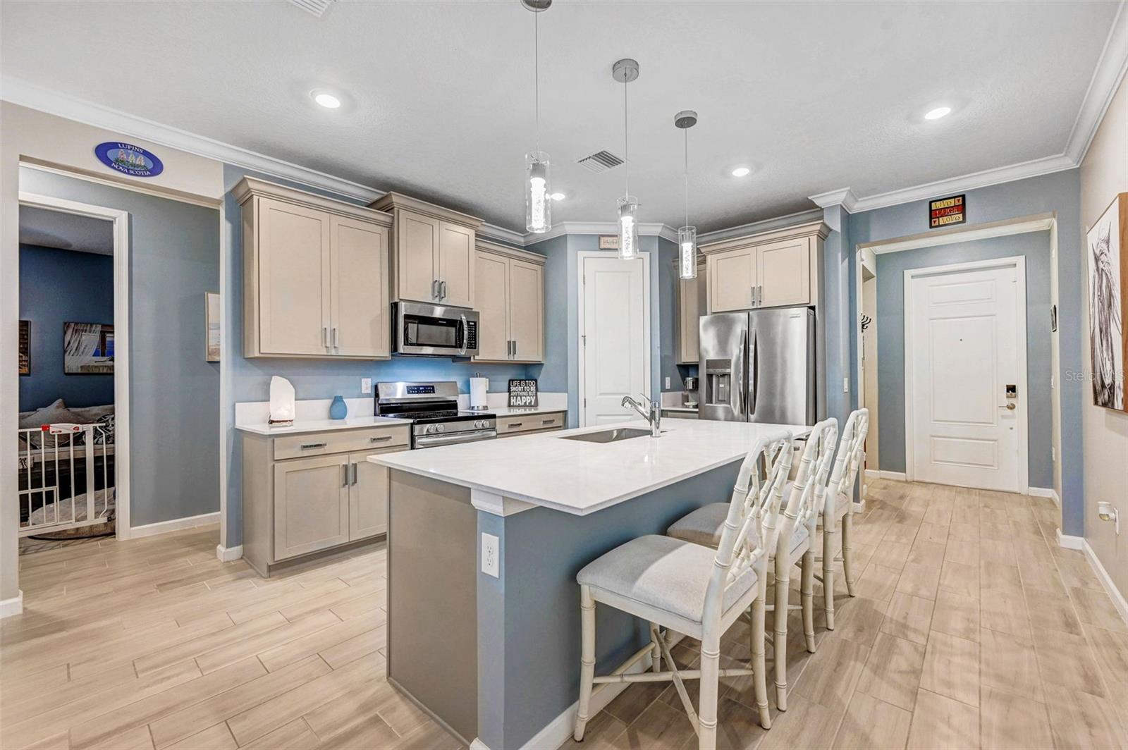 Image 8 of 52 For 846 Antibes Court Nw