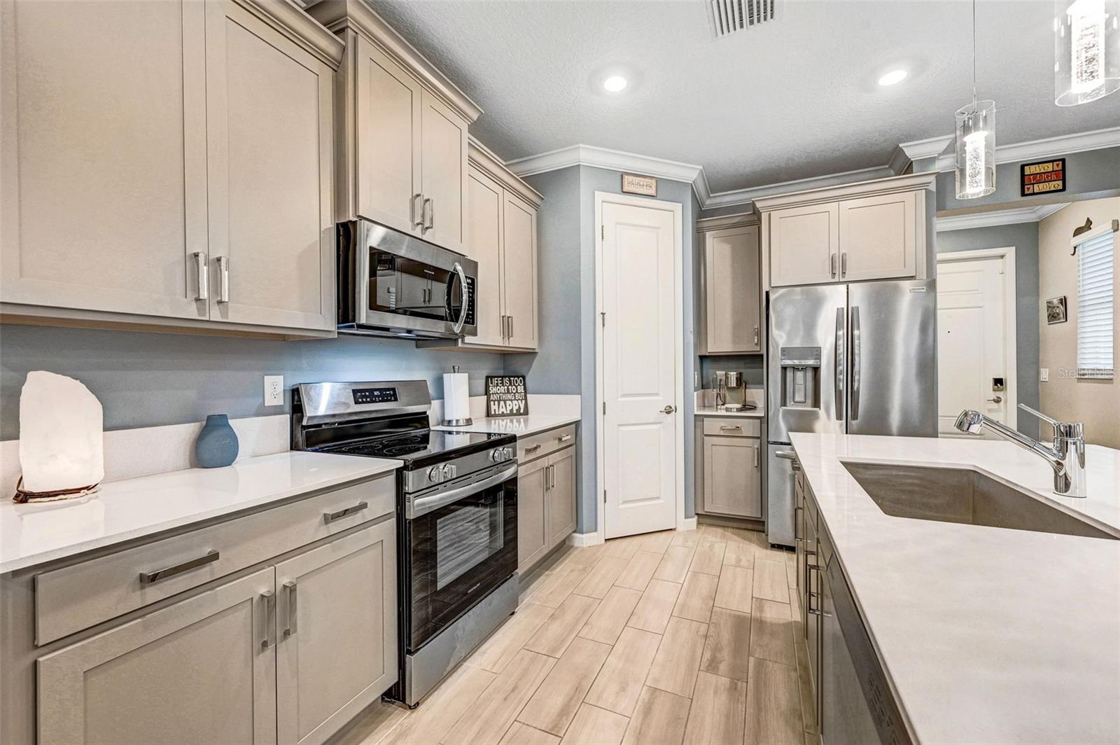 Image 9 of 52 For 846 Antibes Court Nw