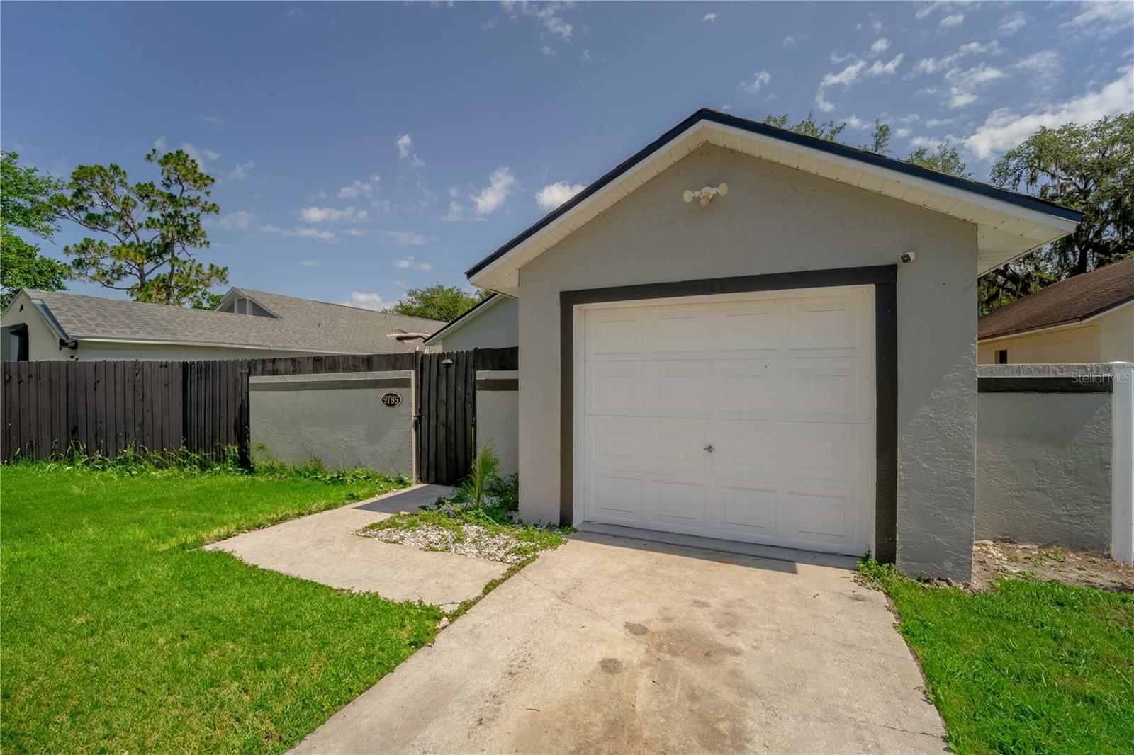 Image 3 of 33 For 9785 Piney Point Circle