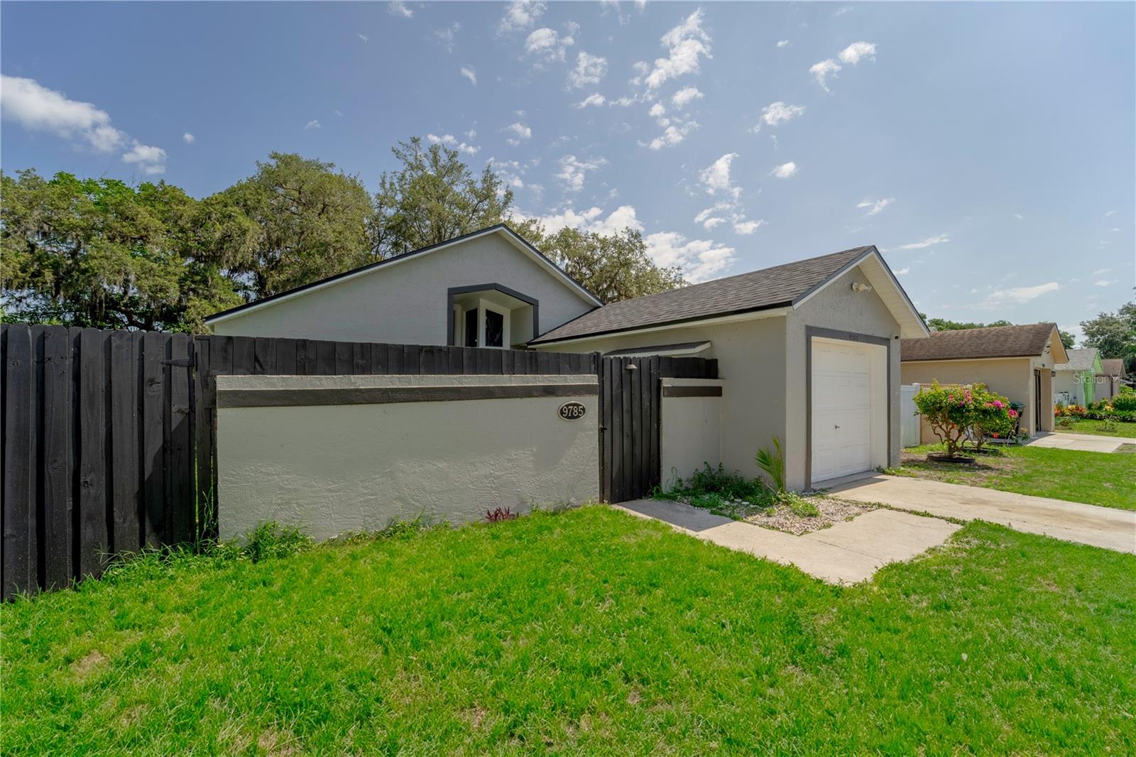Image 4 of 33 For 9785 Piney Point Circle