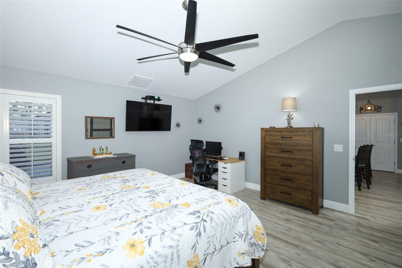 Image 23 of 47 For 424 Meadow Green Drive