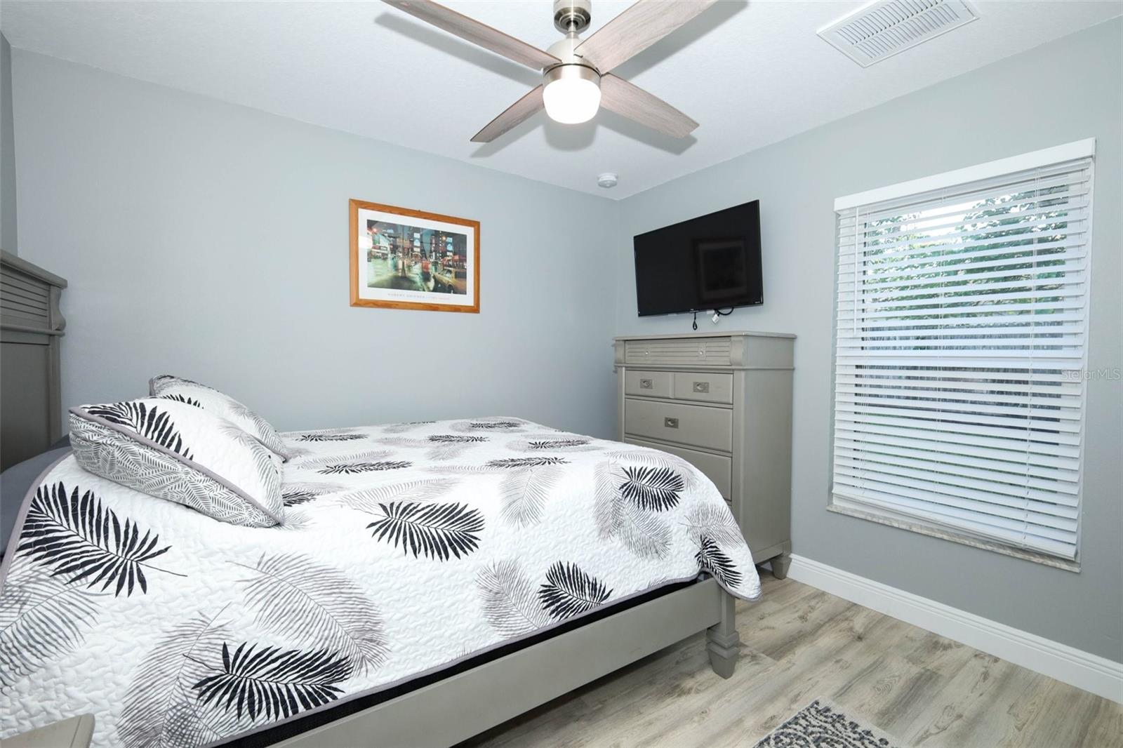 Image 32 of 47 For 424 Meadow Green Drive