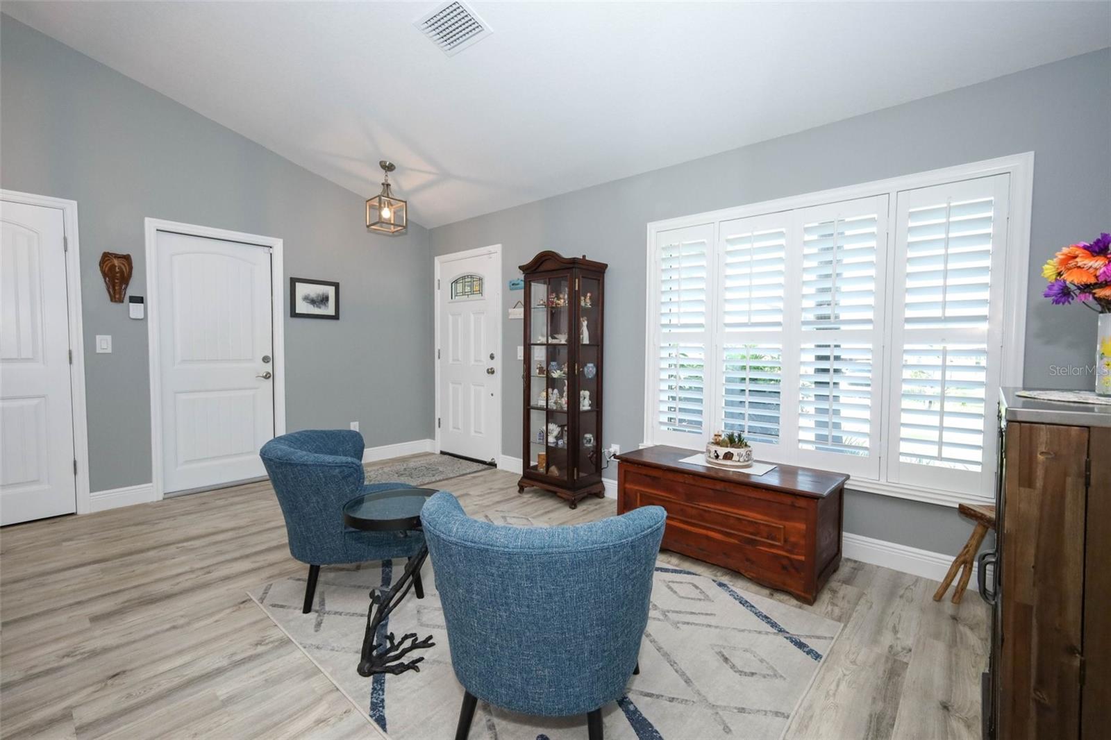 Image 7 of 47 For 424 Meadow Green Drive