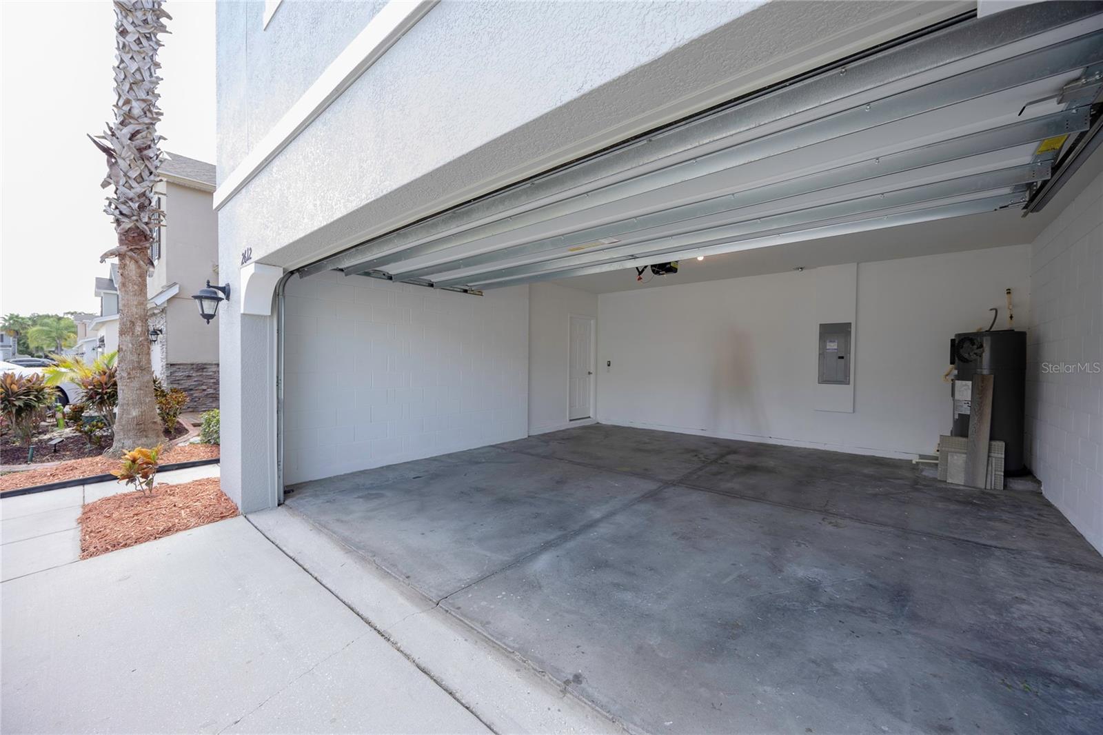 Listing photo id 12 for 2612 Waterline Street