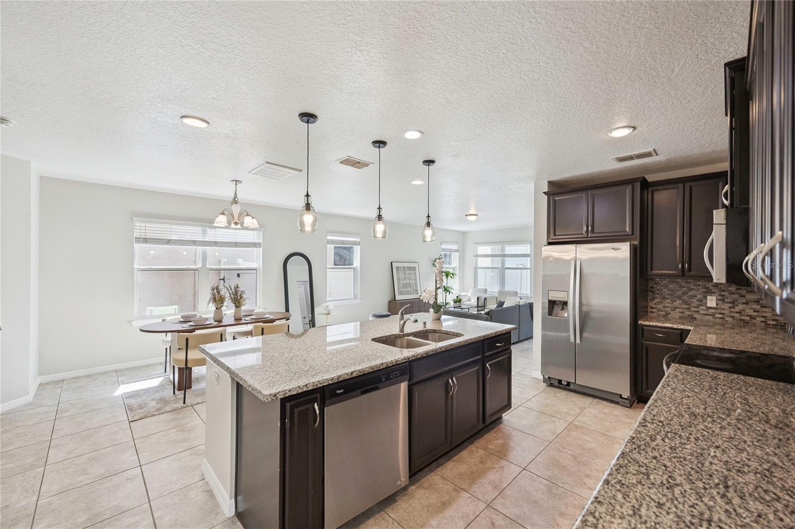 Listing photo id 15 for 2612 Waterline Street