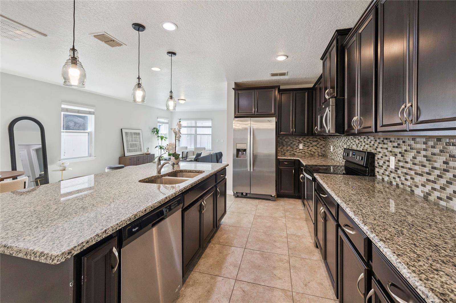 Listing photo id 16 for 2612 Waterline Street