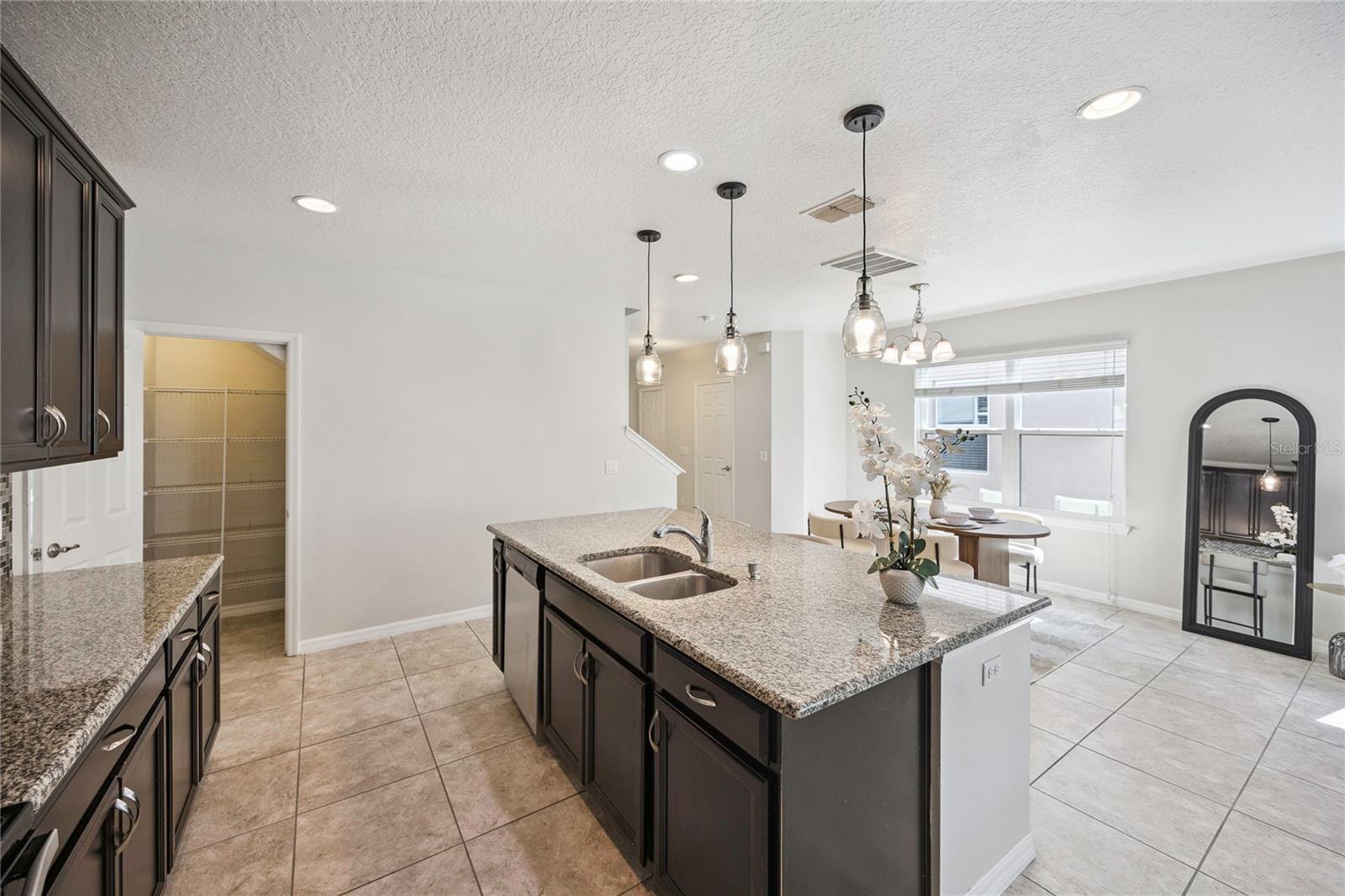 Listing photo id 17 for 2612 Waterline Street