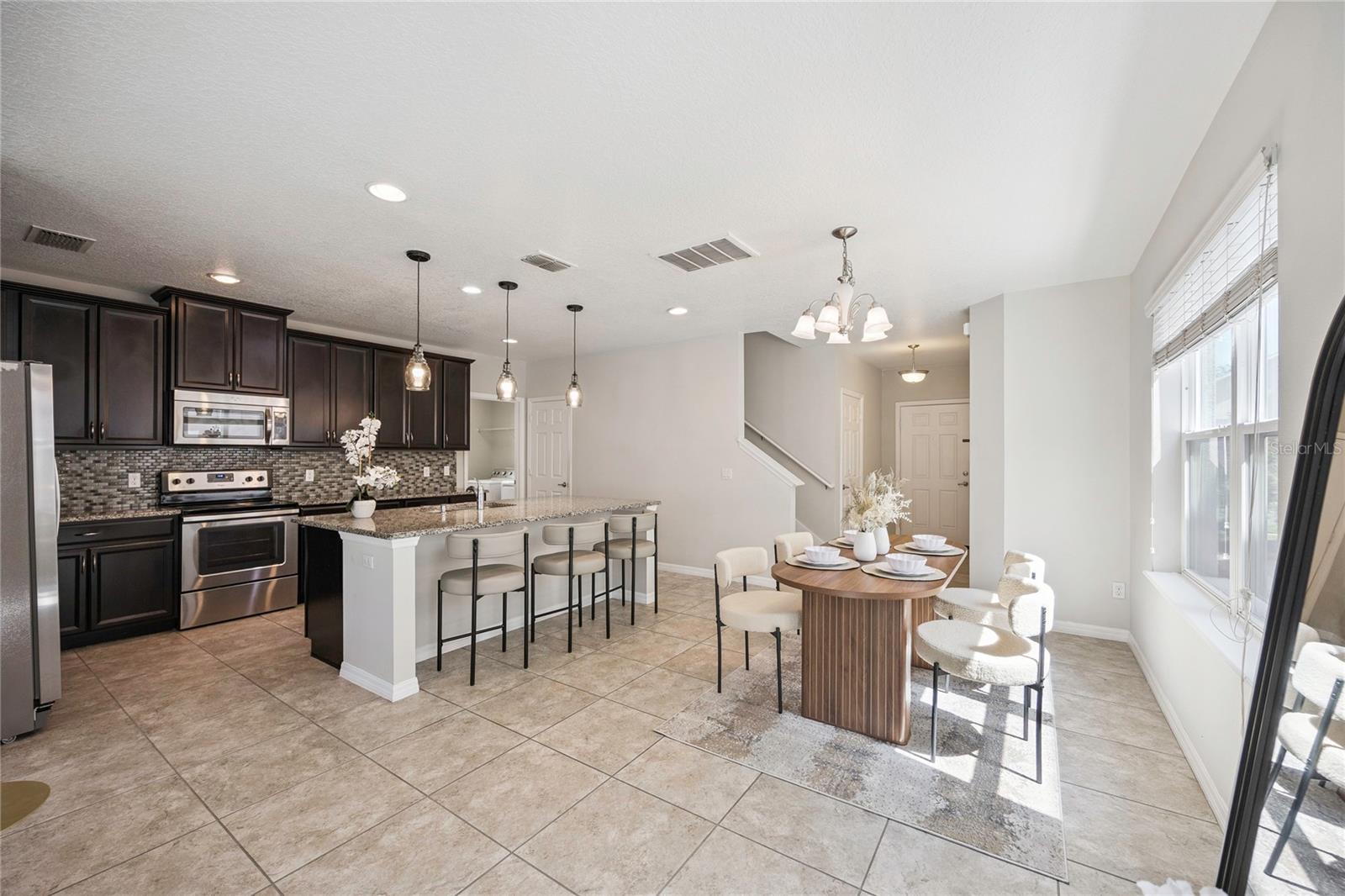 Listing photo id 18 for 2612 Waterline Street
