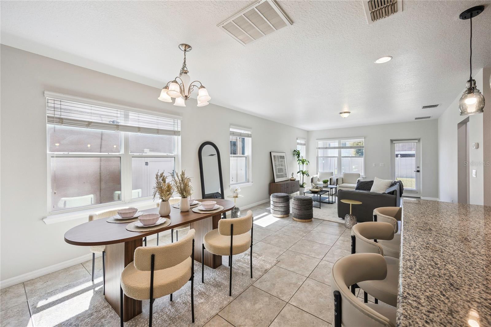 Listing photo id 19 for 2612 Waterline Street