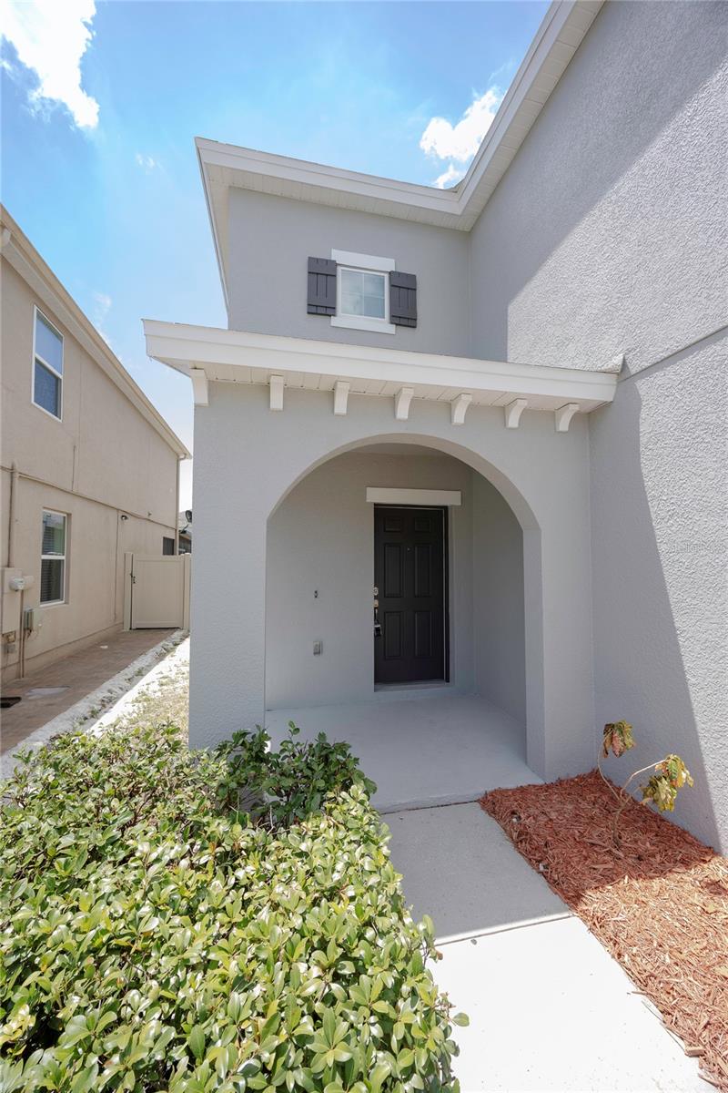 Listing photo id 1 for 2612 Waterline Street