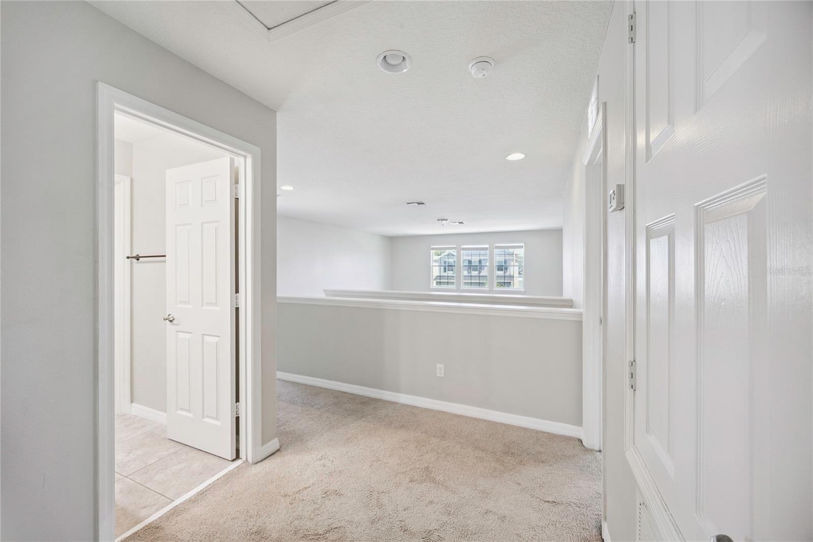 Listing photo id 28 for 2612 Waterline Street