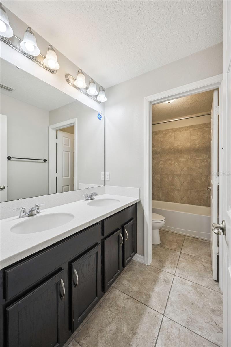 Listing photo id 30 for 2612 Waterline Street