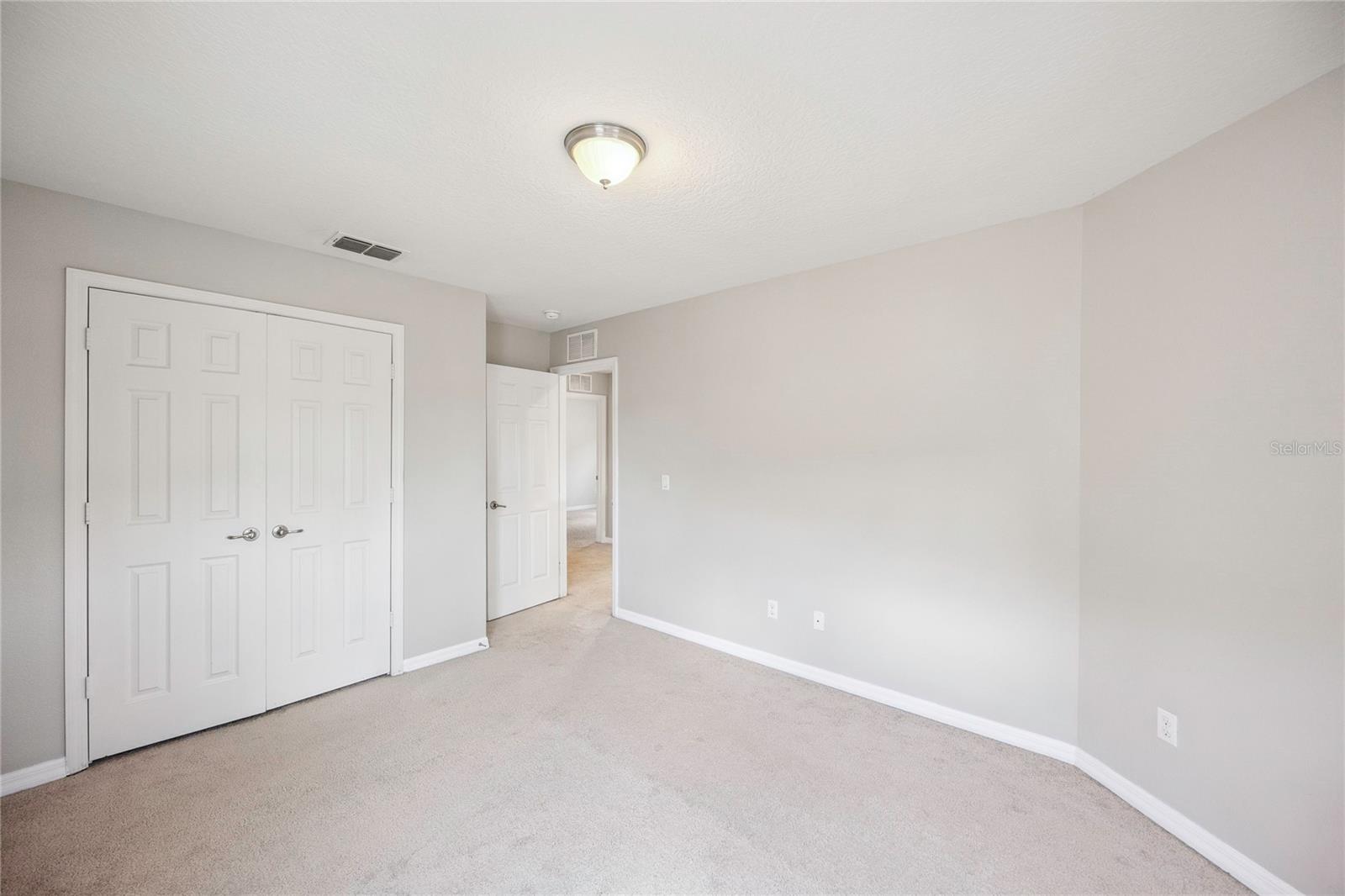 Listing photo id 34 for 2612 Waterline Street
