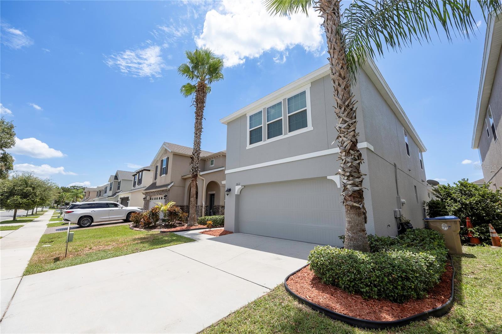 Listing photo id 2 for 2612 Waterline Street