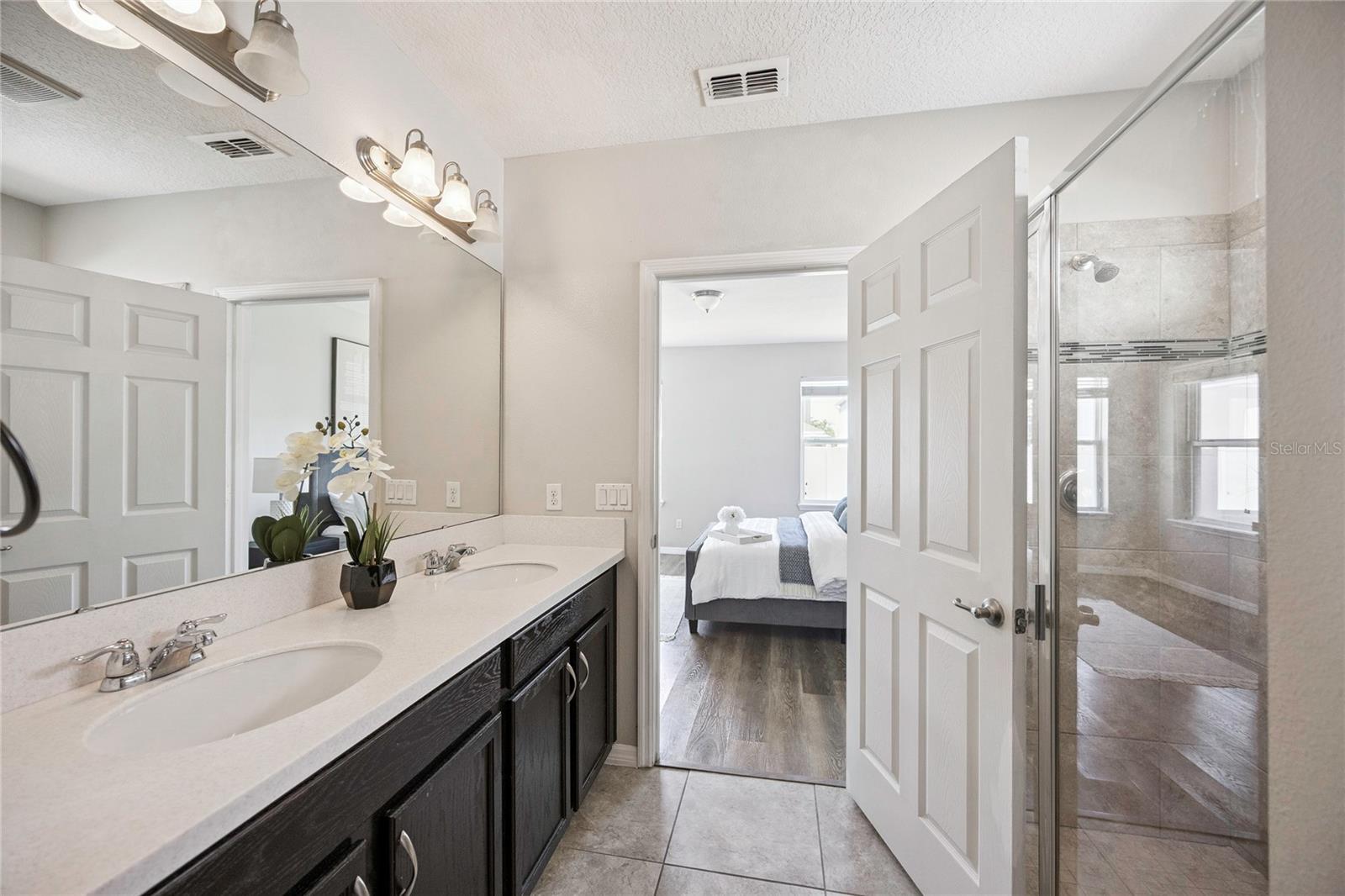 Listing photo id 38 for 2612 Waterline Street