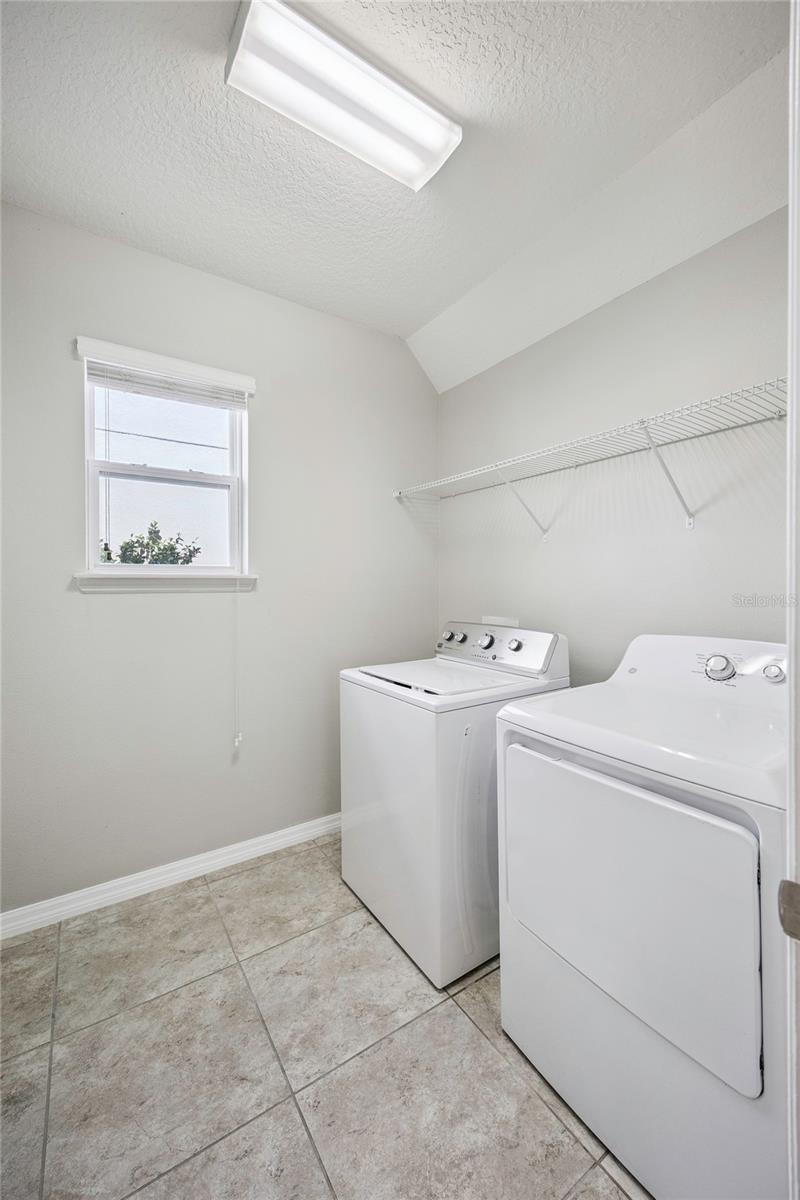 Listing photo id 40 for 2612 Waterline Street