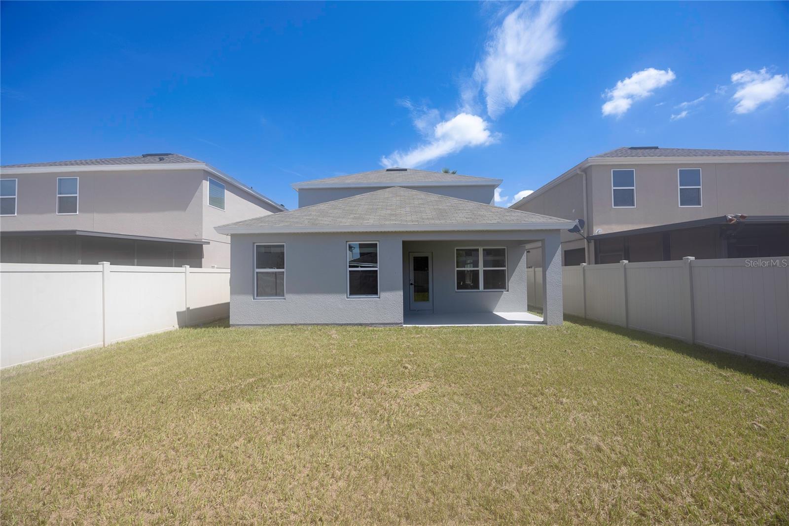 Listing photo id 41 for 2612 Waterline Street