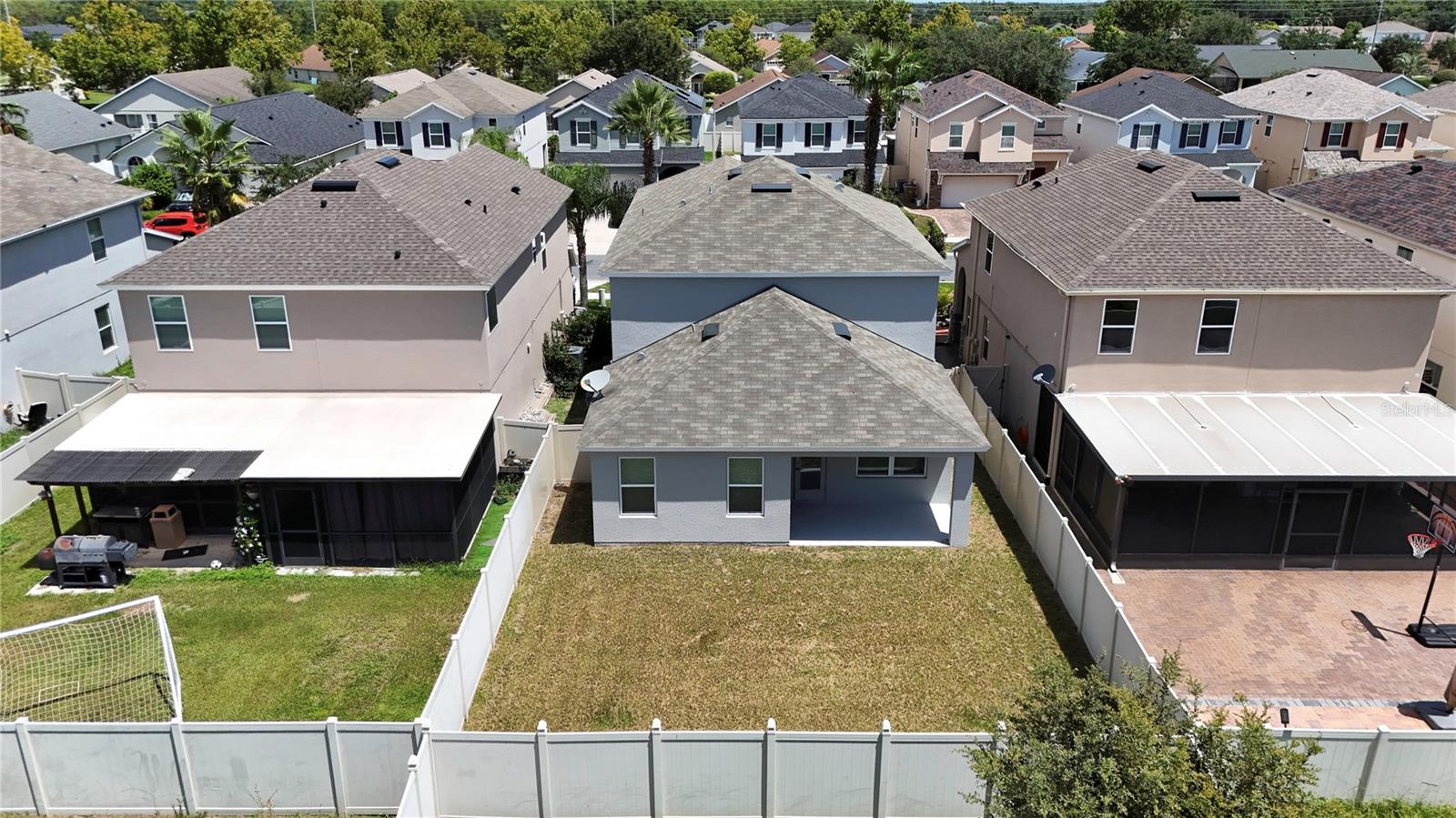 Listing photo id 43 for 2612 Waterline Street