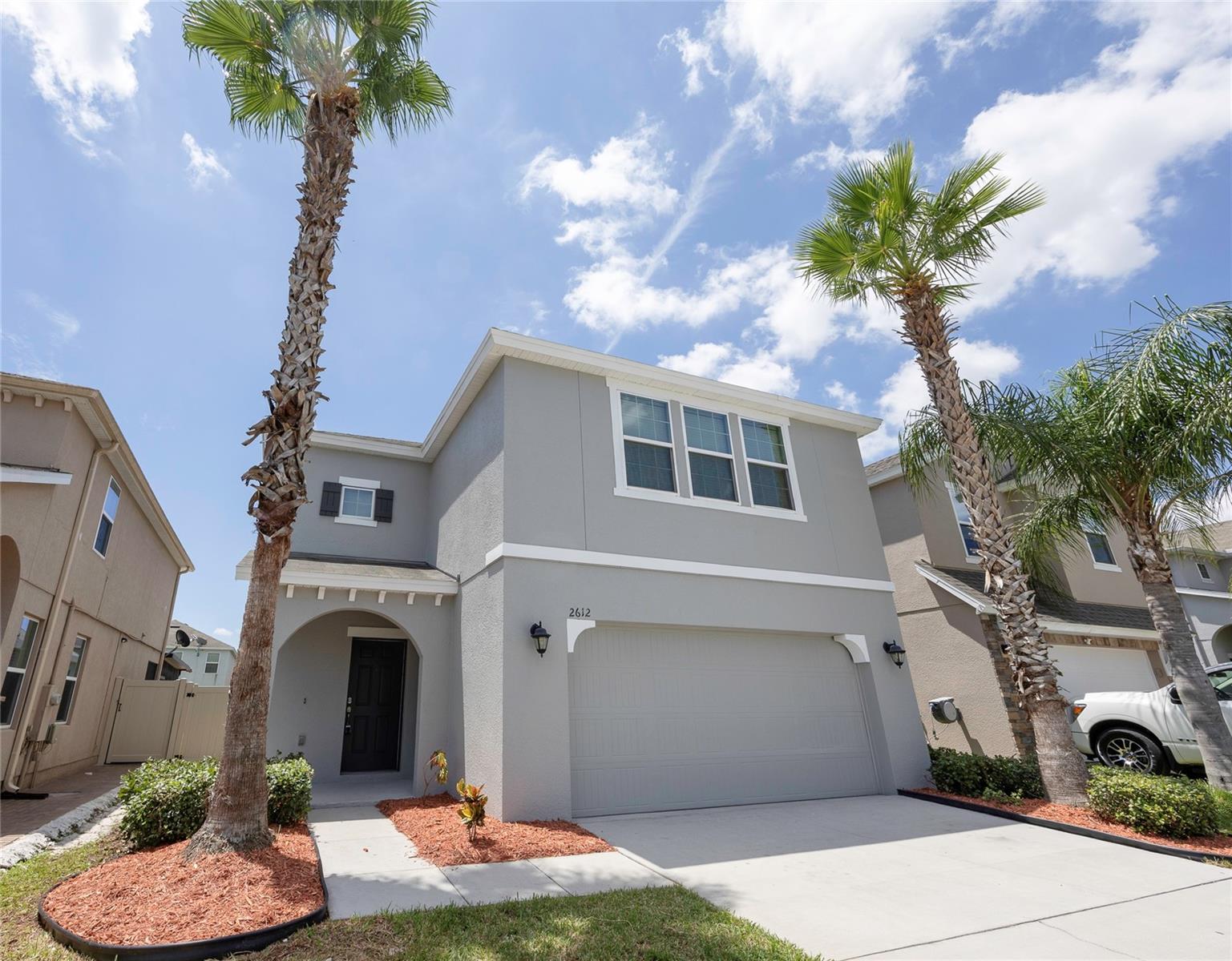 Listing photo id 3 for 2612 Waterline Street
