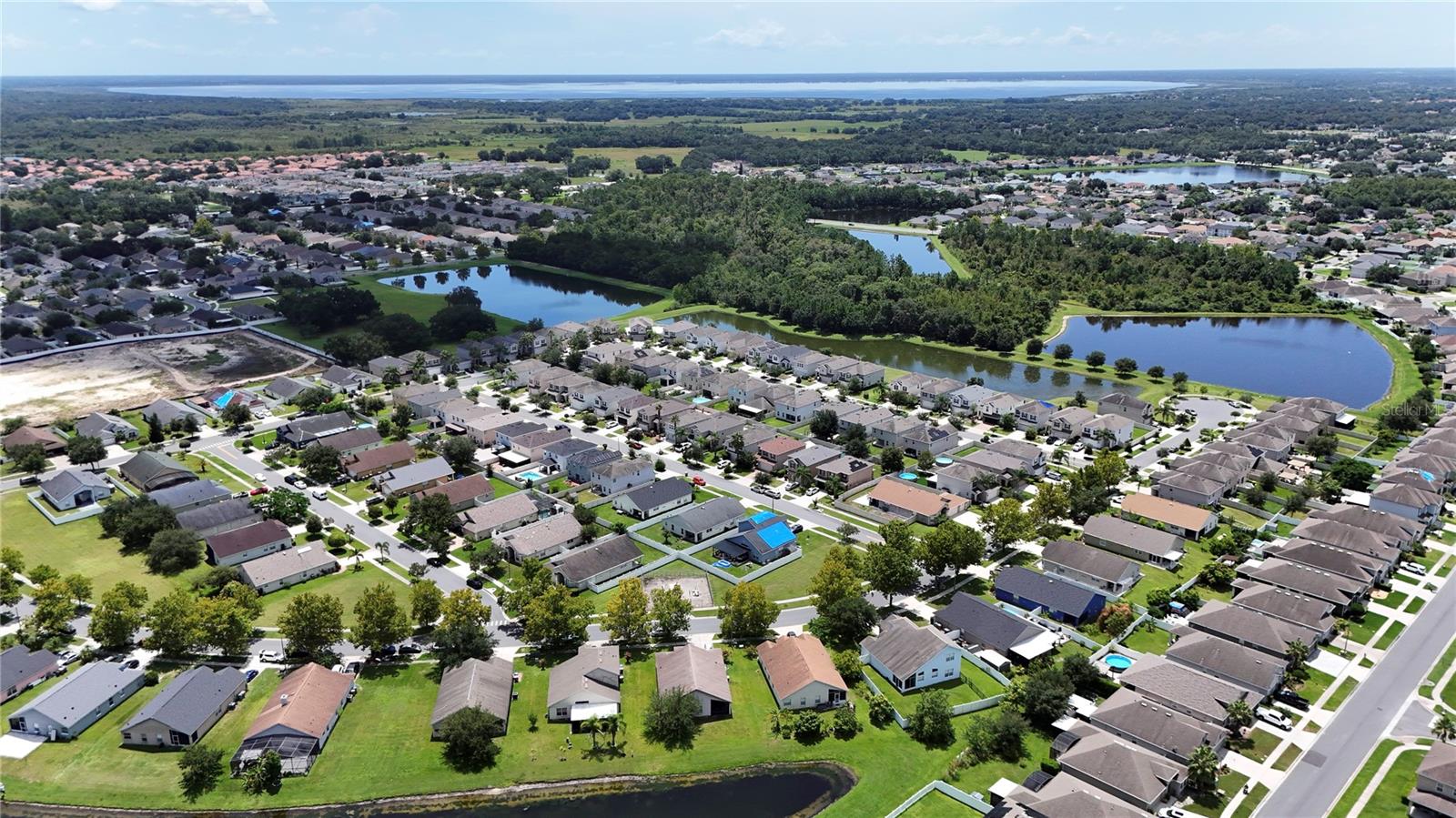 Listing photo id 49 for 2612 Waterline Street