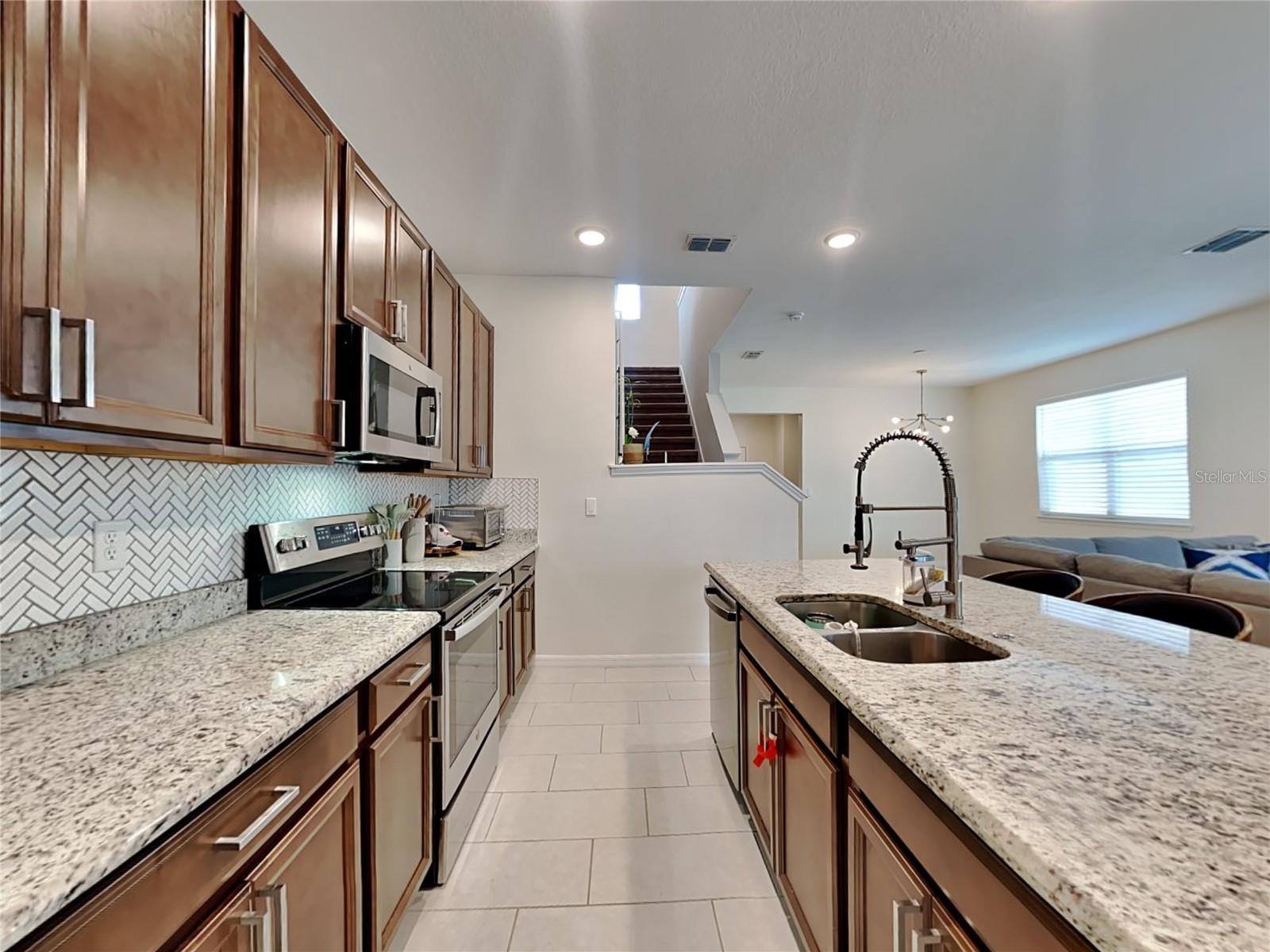 Image 3 of 17 For 2321 Grasmere View Parkway N