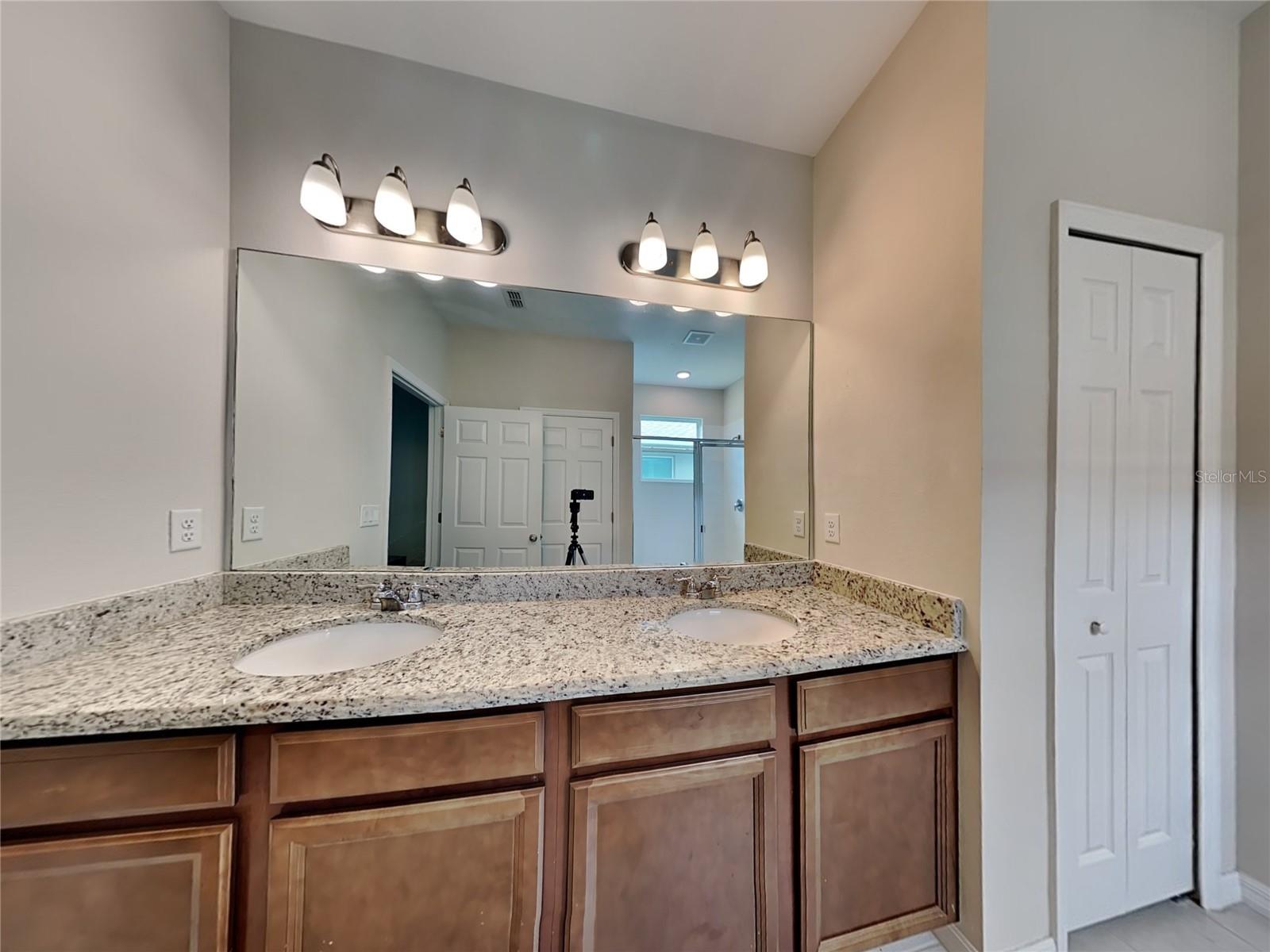 Image 8 of 17 For 2321 Grasmere View Parkway N