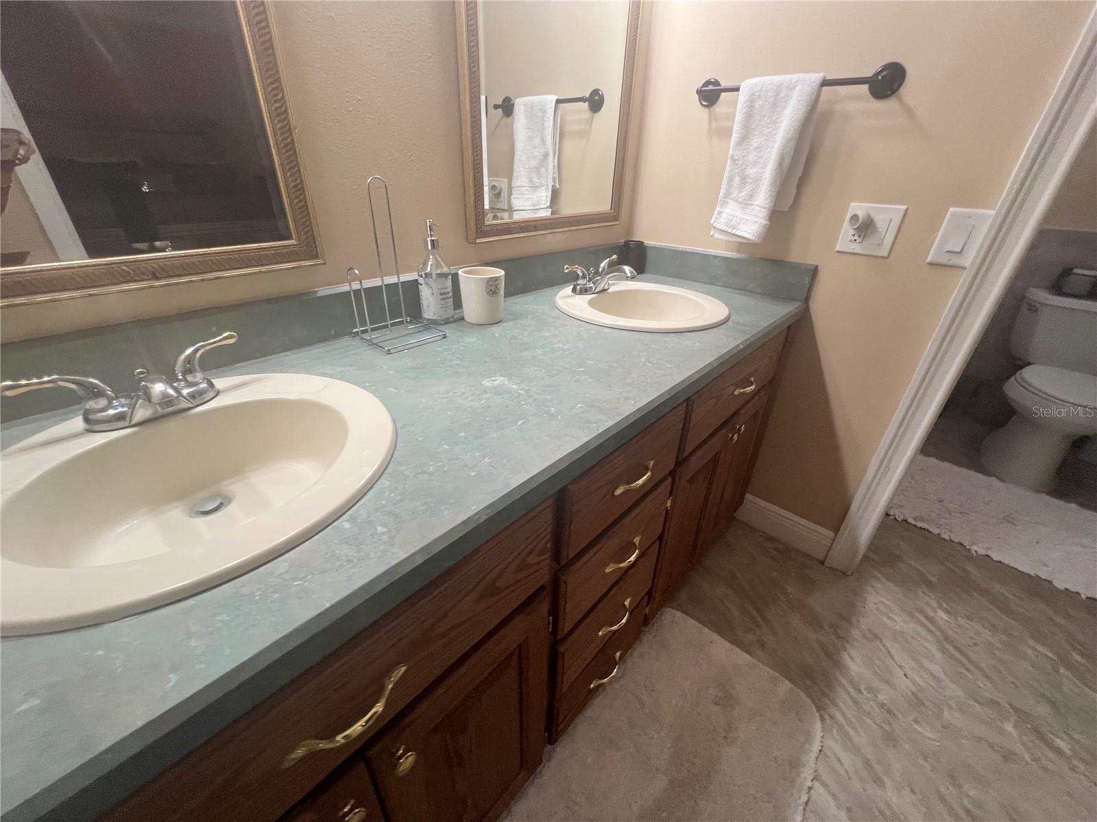 Image 15 of 26 For 9126 Queen Elizabeth Court