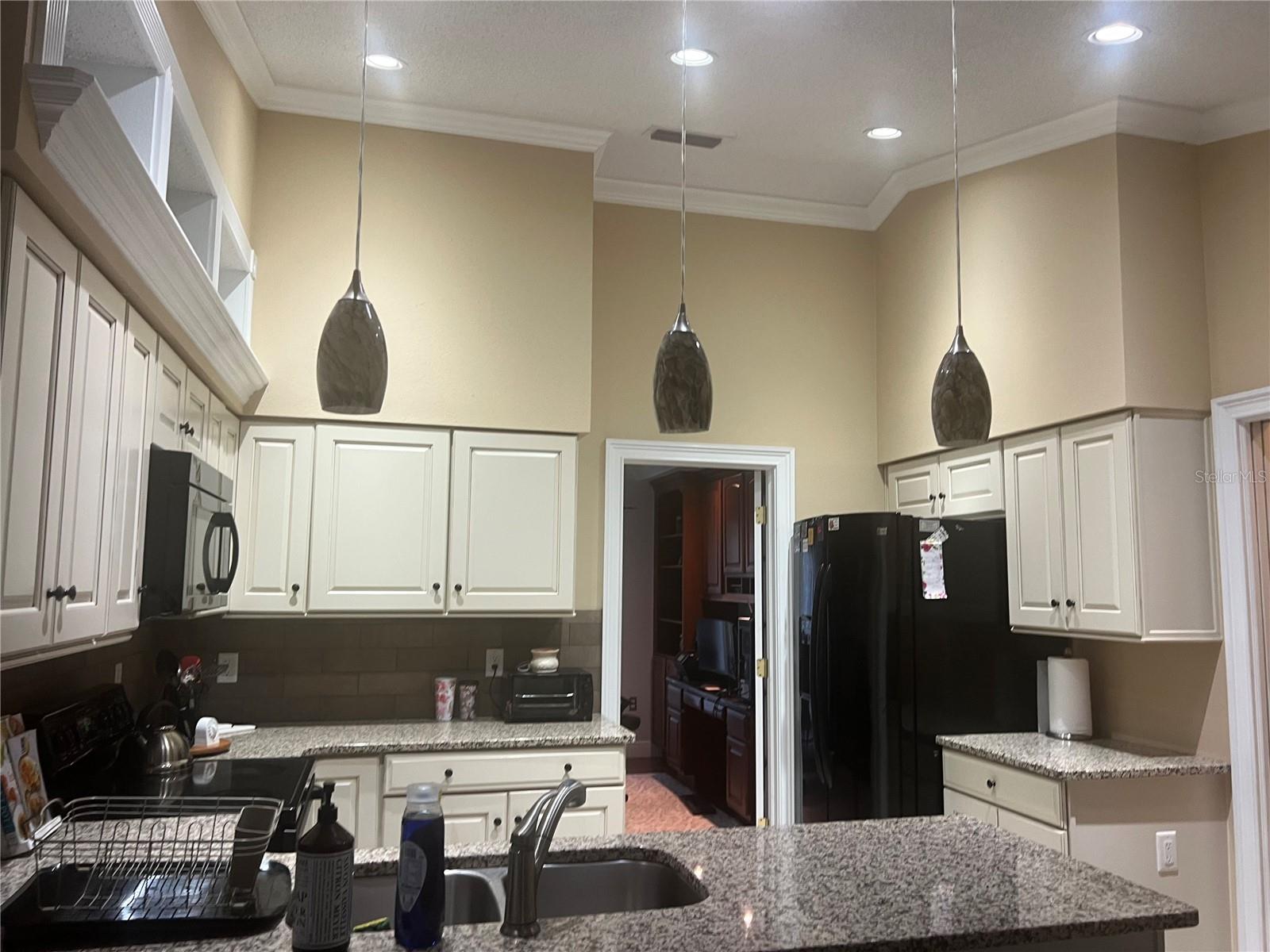 Image 8 of 26 For 9126 Queen Elizabeth Court