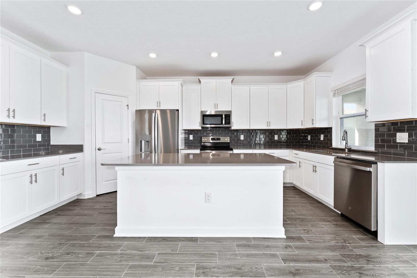 Image 21 of 56 For 3080 Ella Way