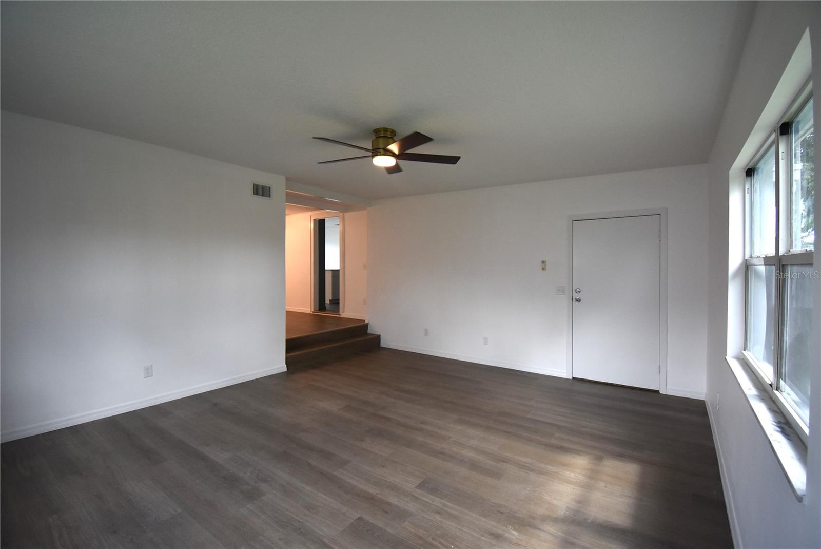 Image 13 of 54 For 220 Maynard Avenue