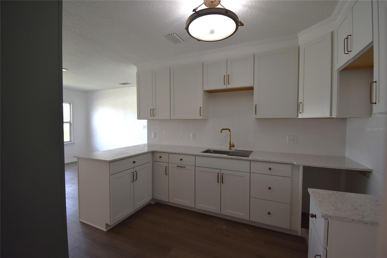 Image 21 of 54 For 220 Maynard Avenue