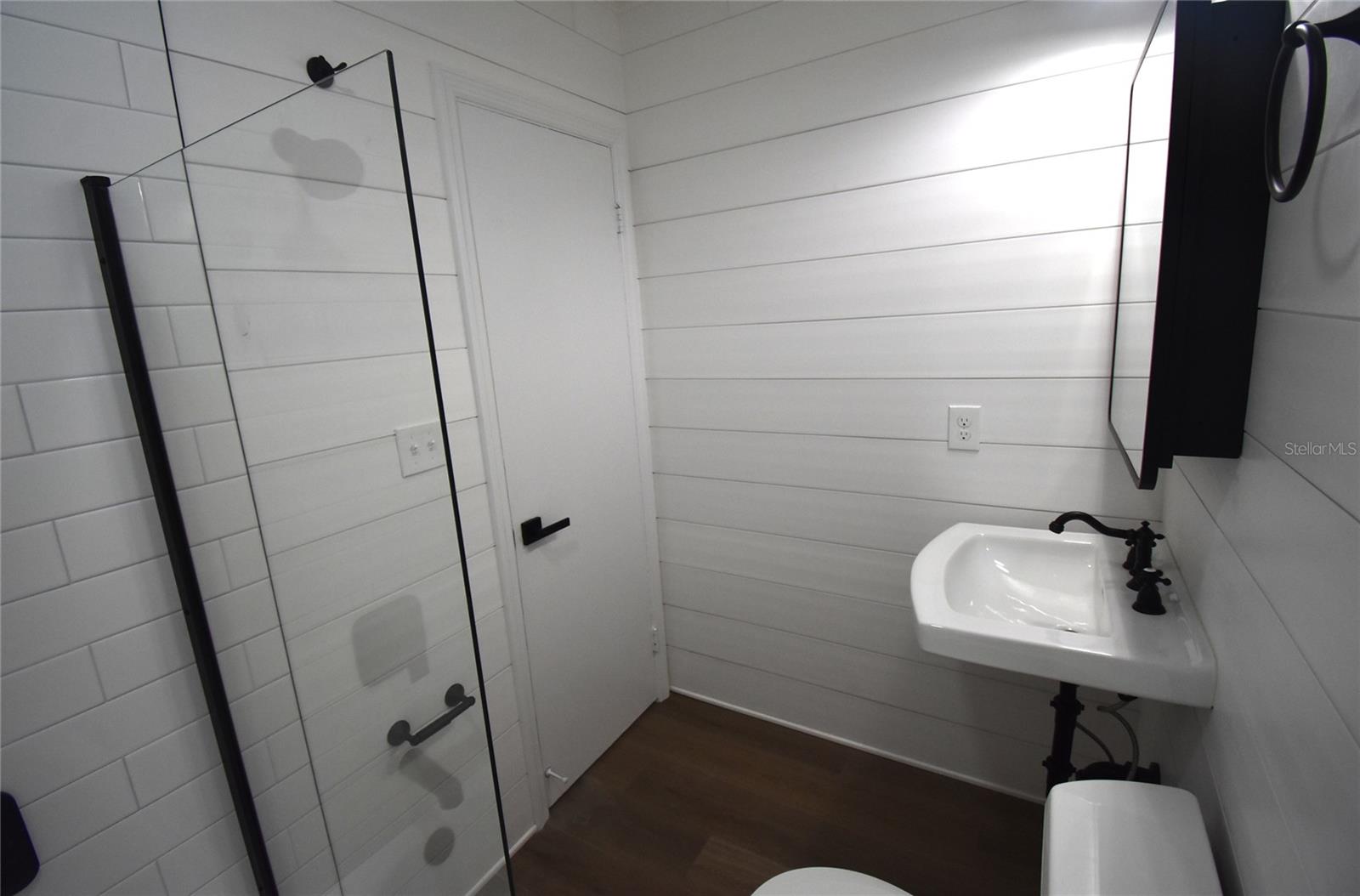 Image 32 of 54 For 220 Maynard Avenue