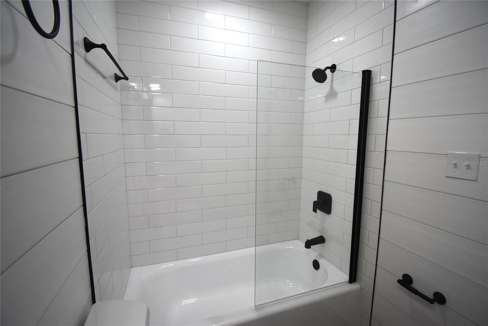 Image 33 of 54 For 220 Maynard Avenue