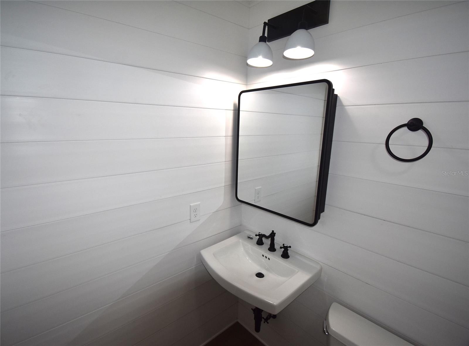 Image 34 of 54 For 220 Maynard Avenue