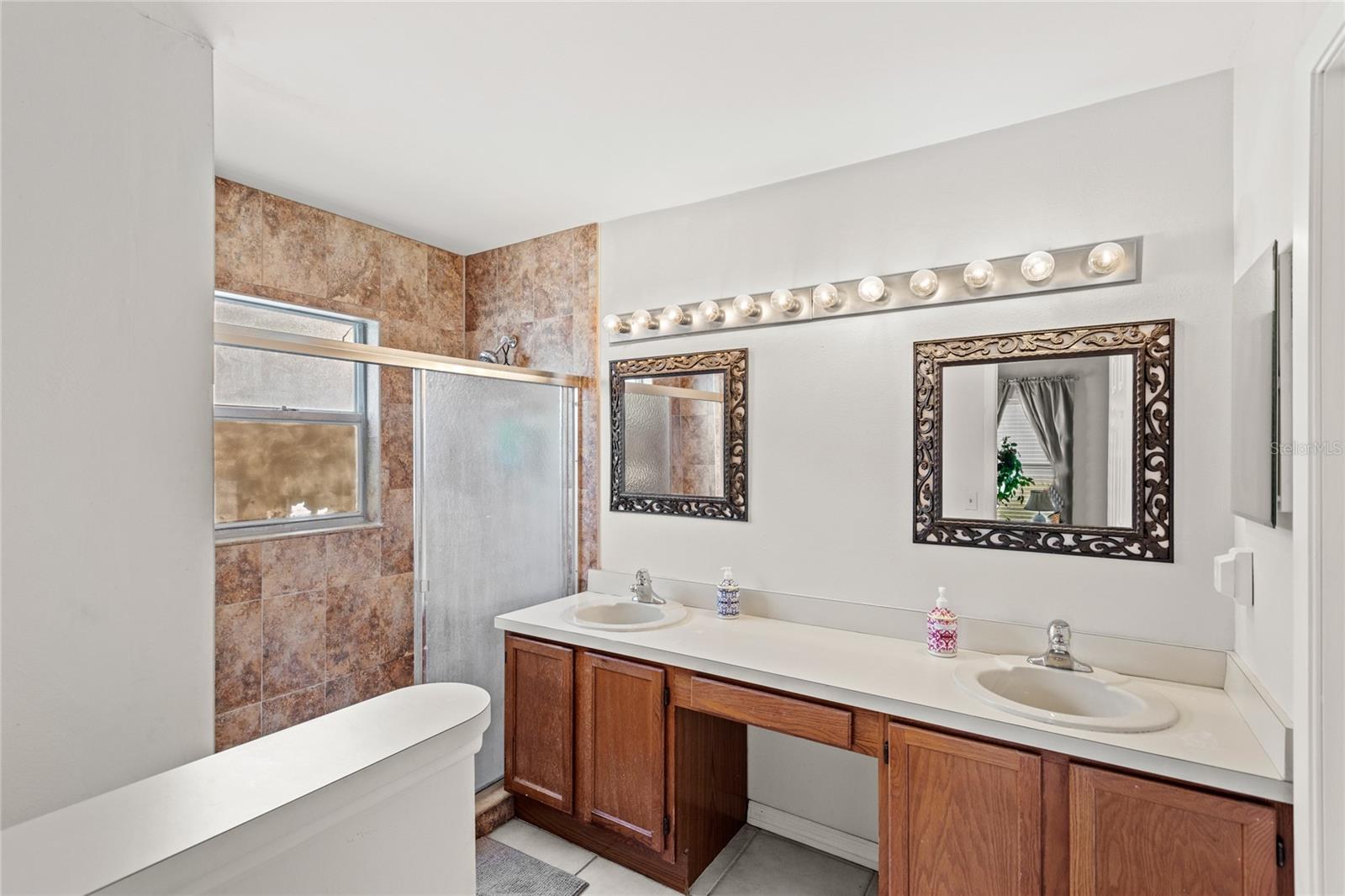Image 17 of 34 For 5621 Breckenridge Circle