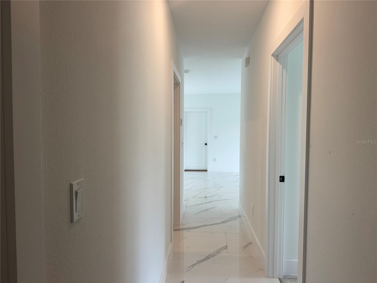 Listing photo id 11 for 2062 W Hampshire Blvd