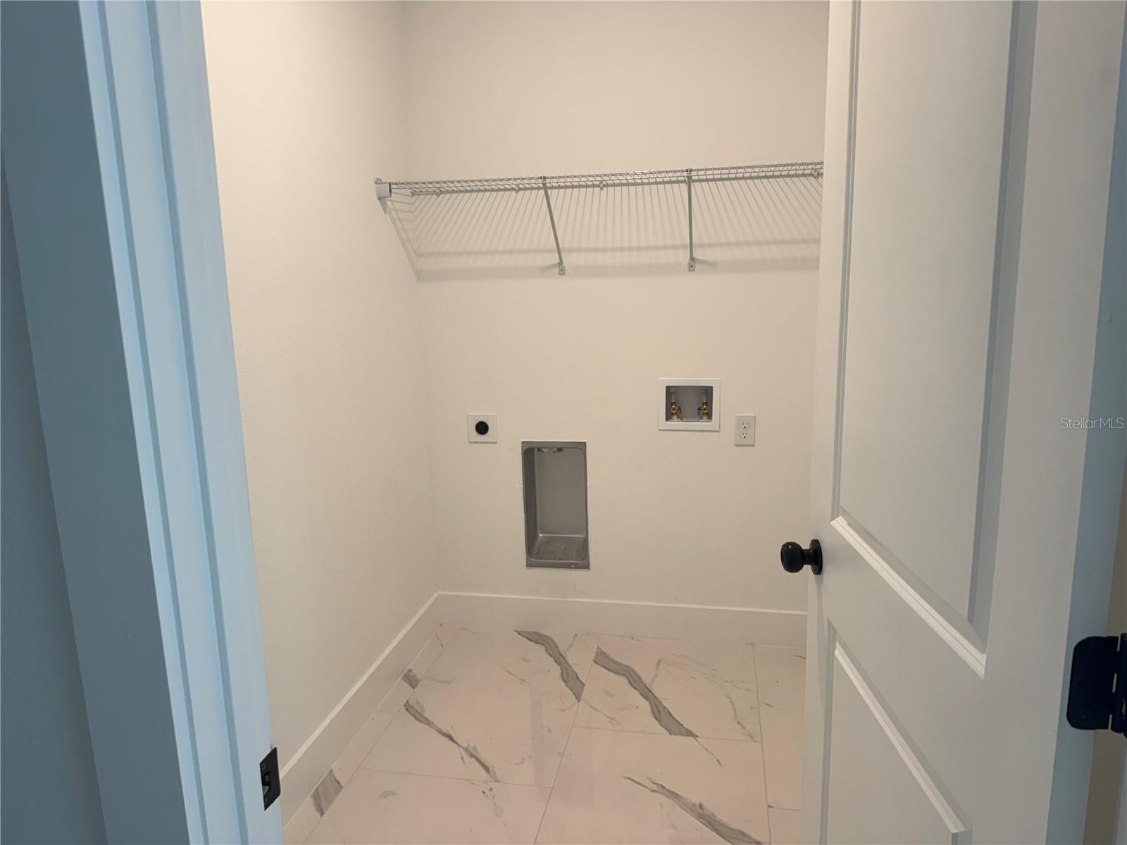 Listing photo id 2 for 2062 W Hampshire Blvd