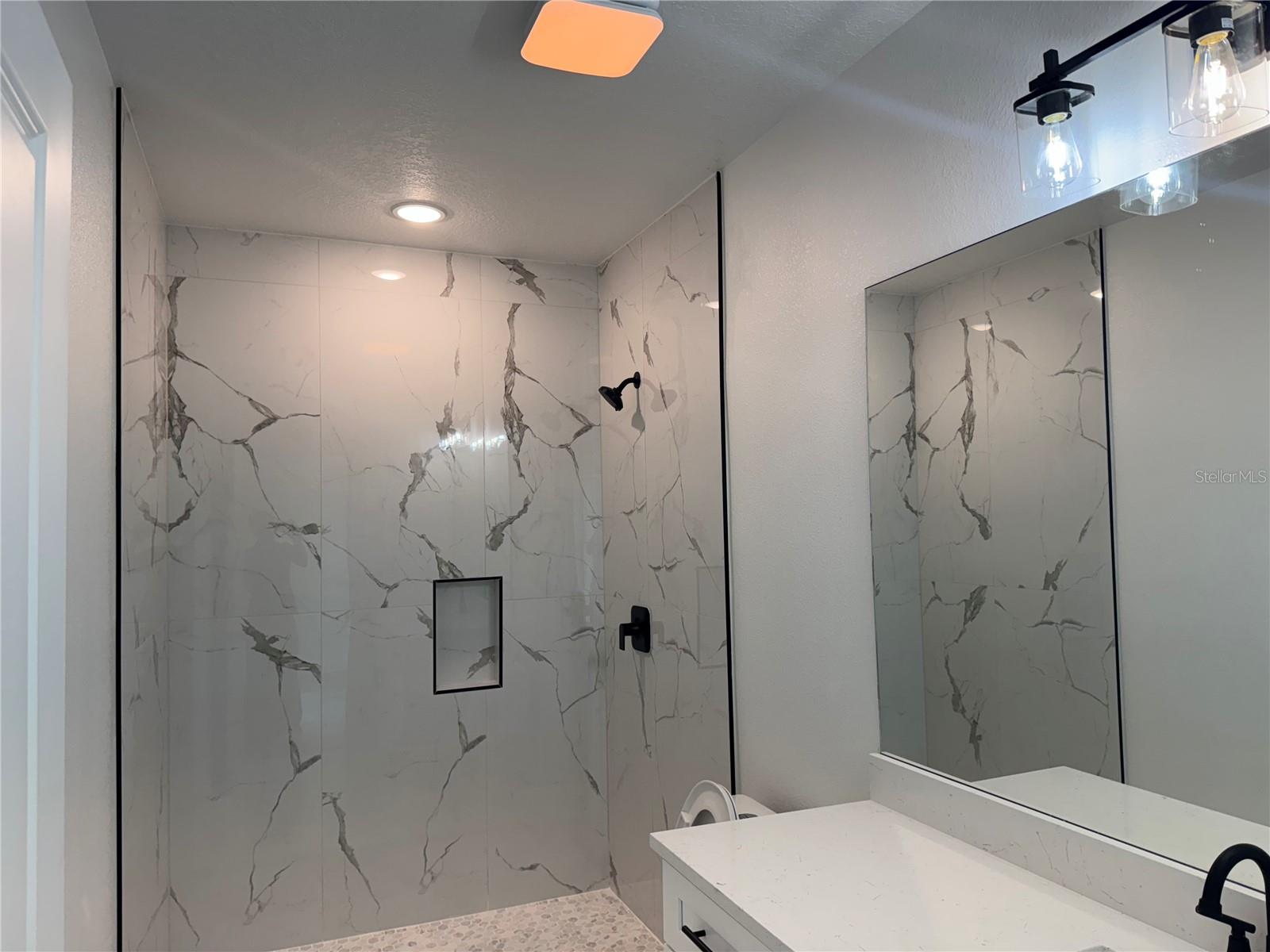 Listing photo id 3 for 2062 W Hampshire Blvd