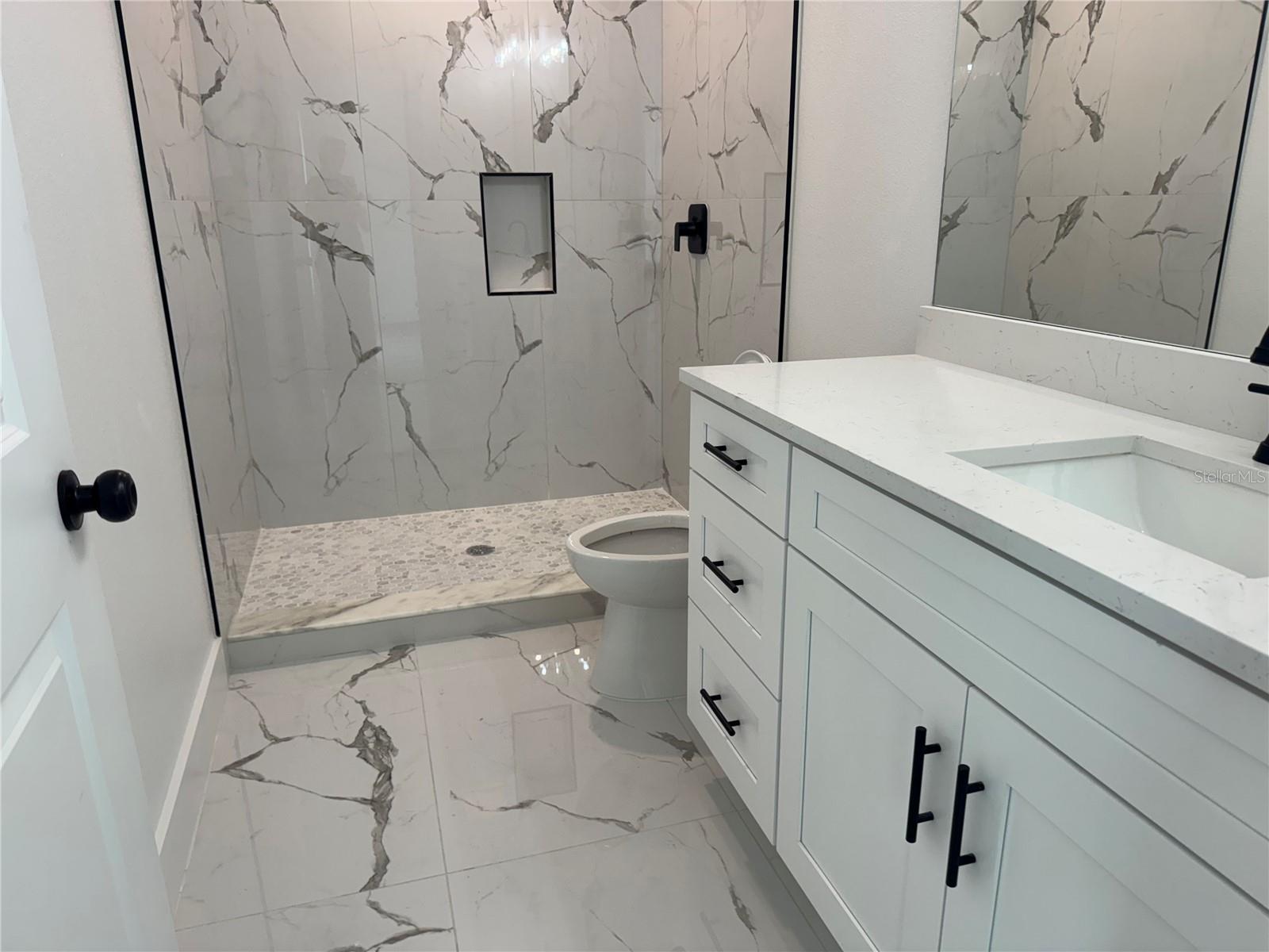 Listing photo id 4 for 2062 W Hampshire Blvd