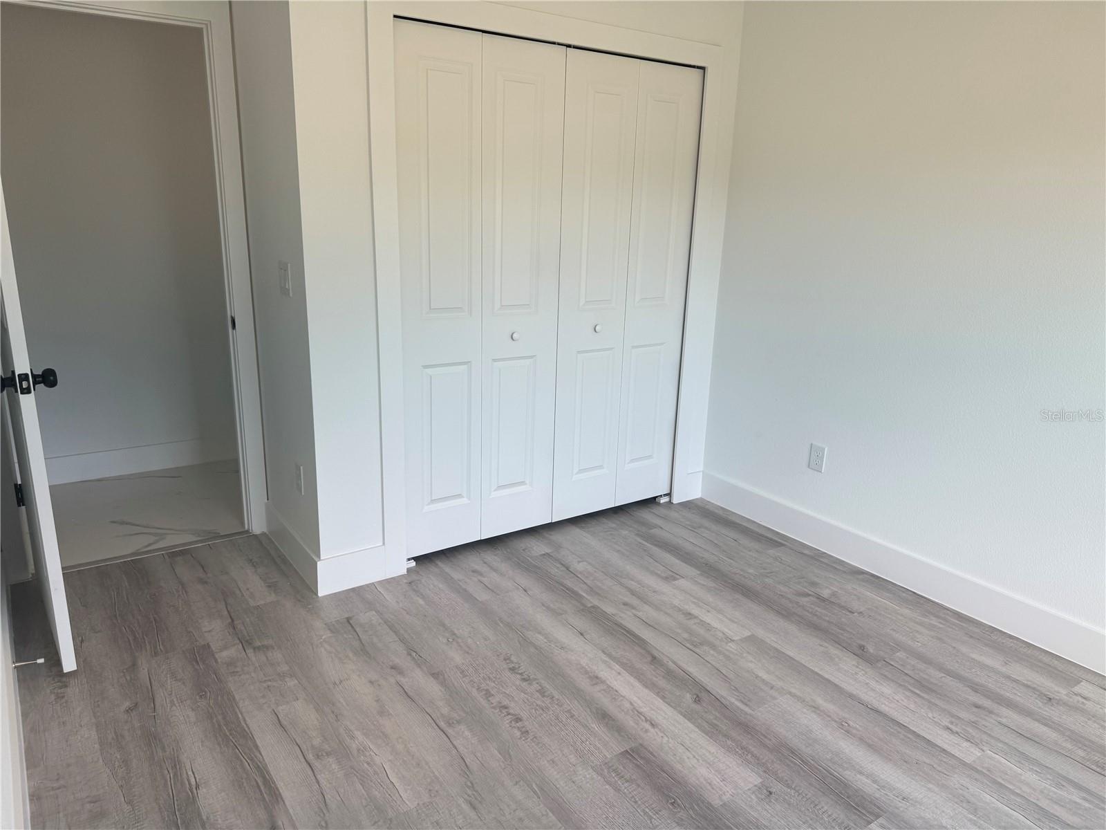 Listing photo id 7 for 2062 W Hampshire Blvd