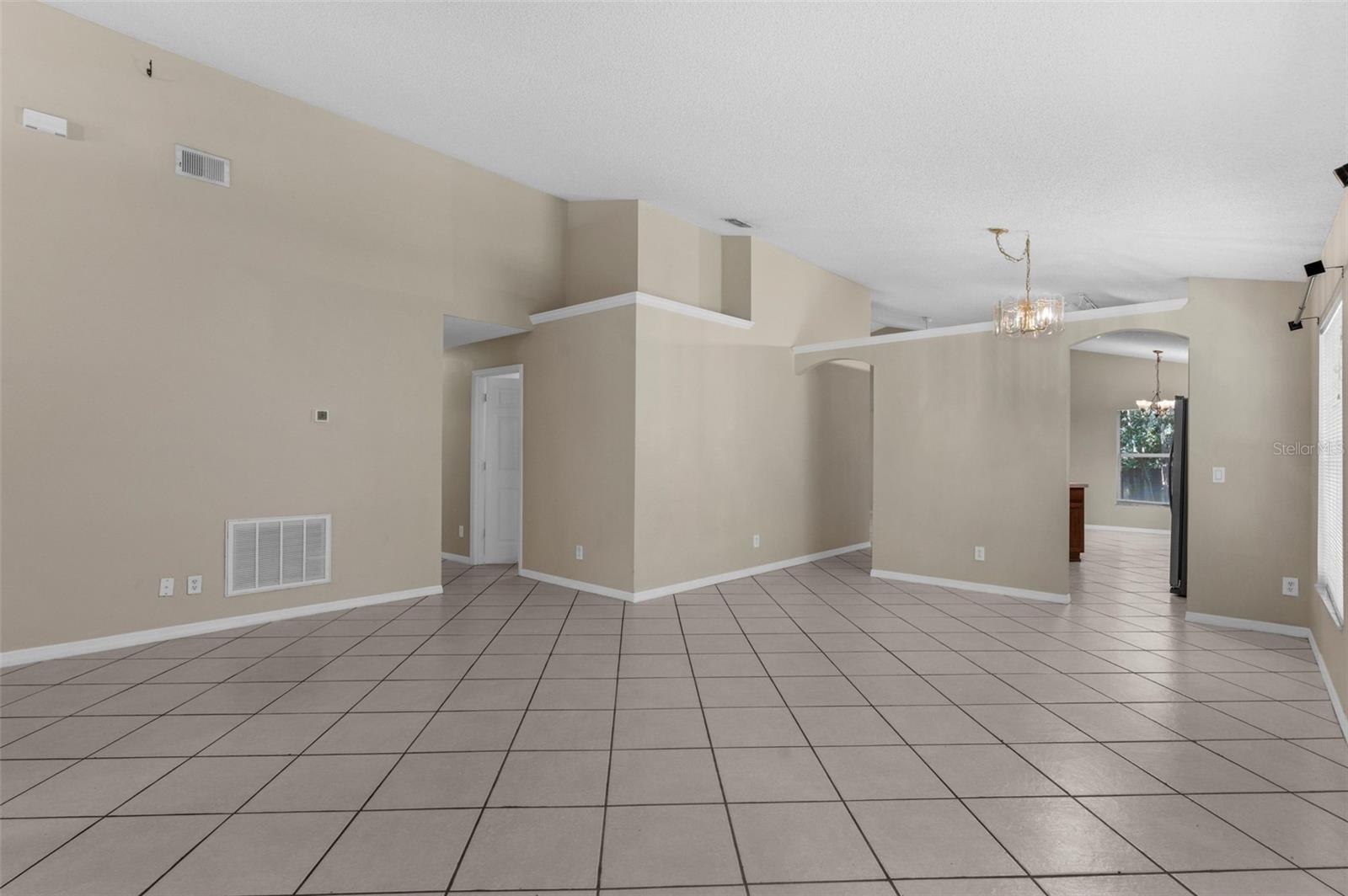 Image 4 of 28 For 4422 King Edward Drive