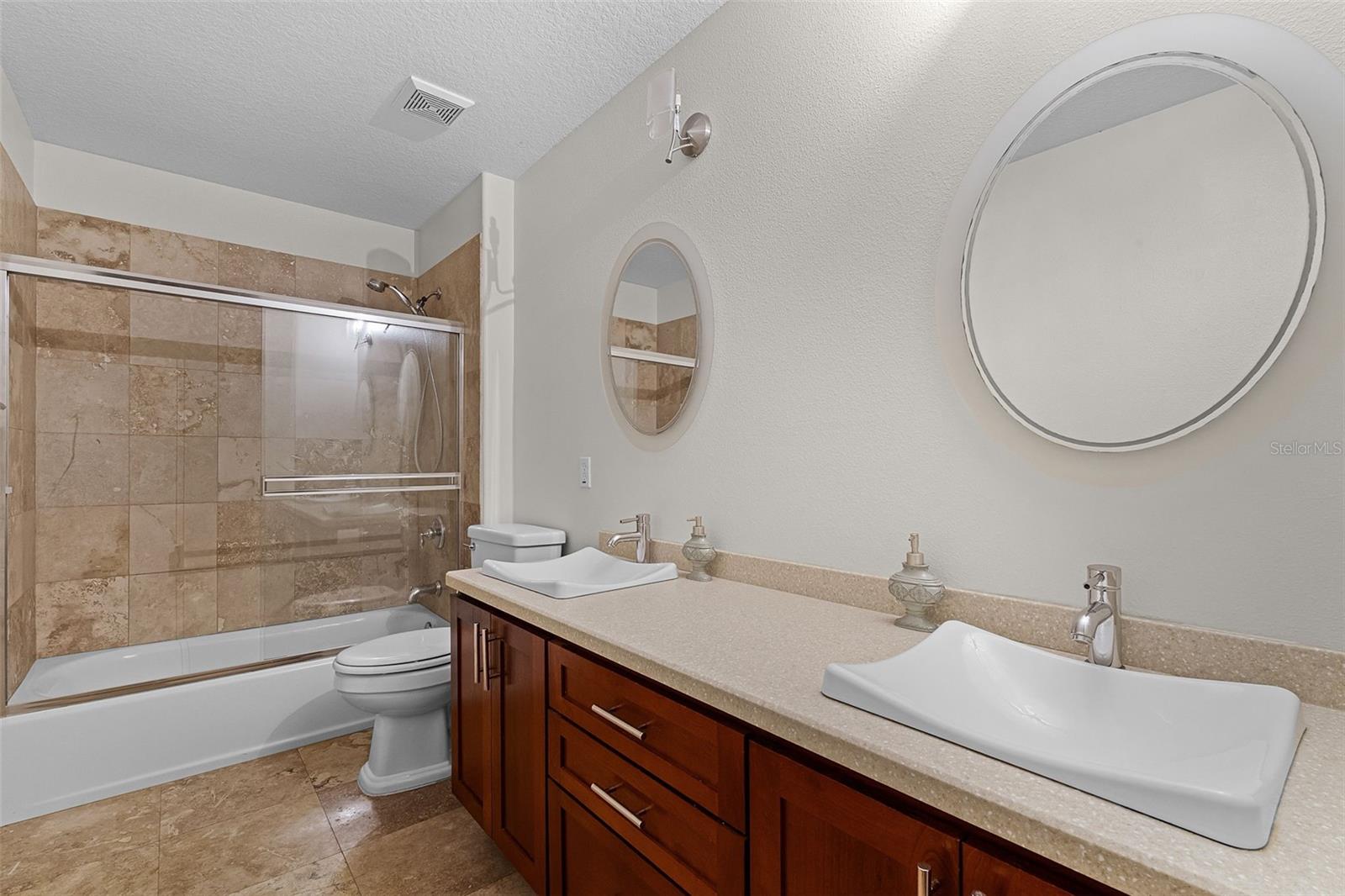 Image 18 of 56 For 16623 Royal Palm Drive