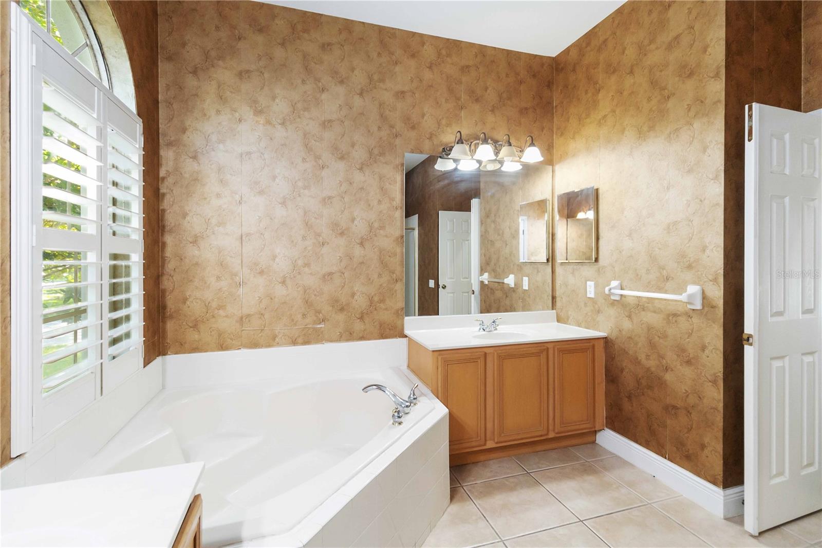 Image 20 of 36 For 11450 Arborside Bend Way