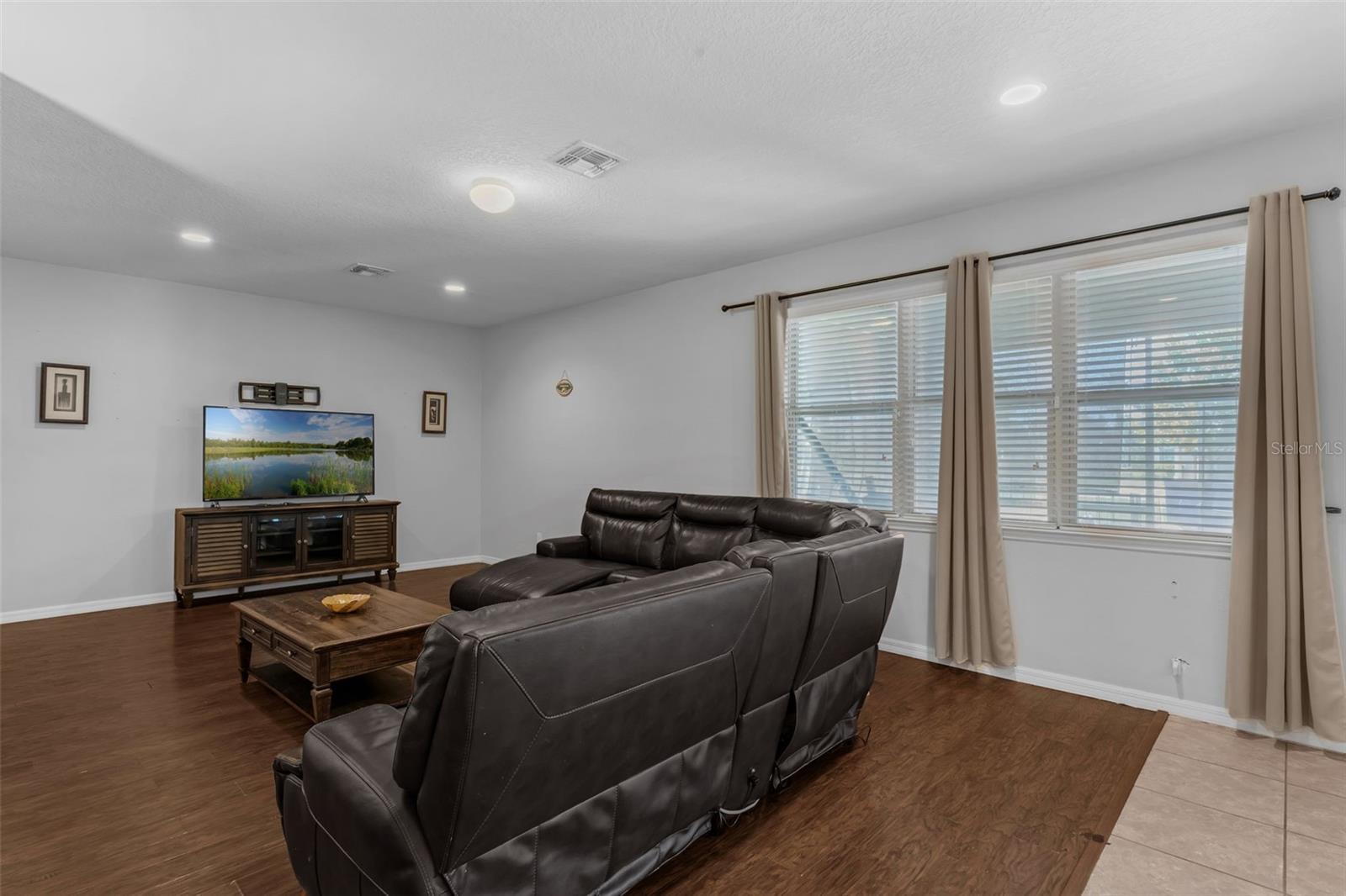 Image 15 of 42 For 1641 Regal River Circle