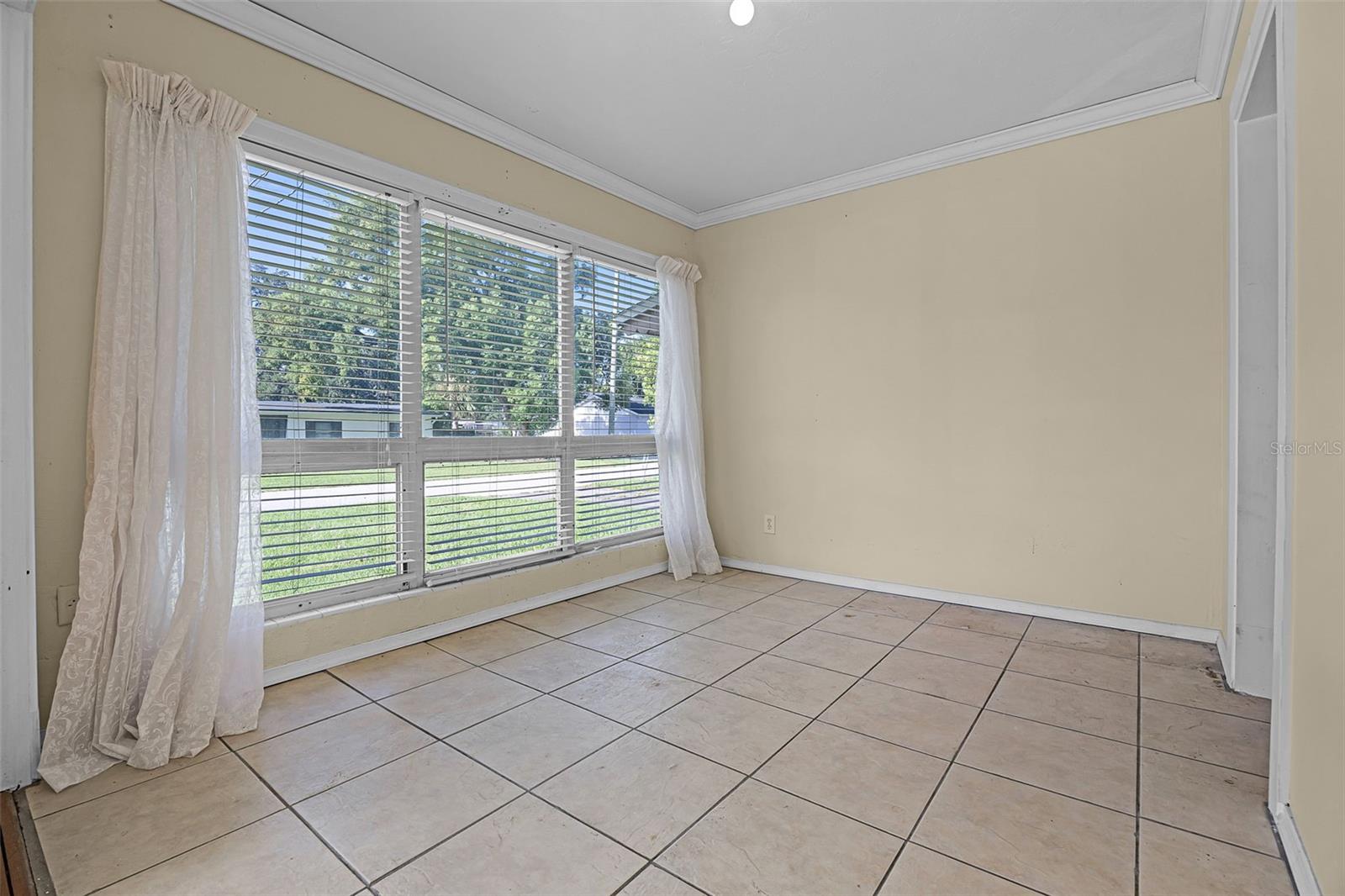 Image 13 of 35 For 905 Dowd Avenue