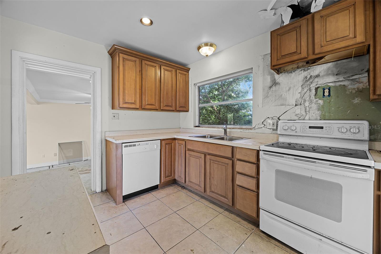 Image 15 of 35 For 905 Dowd Avenue