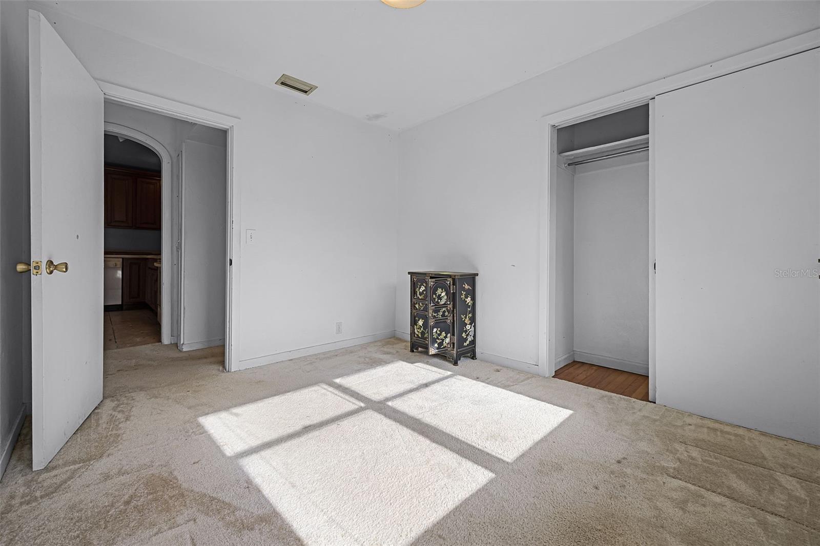 Image 17 of 35 For 905 Dowd Avenue