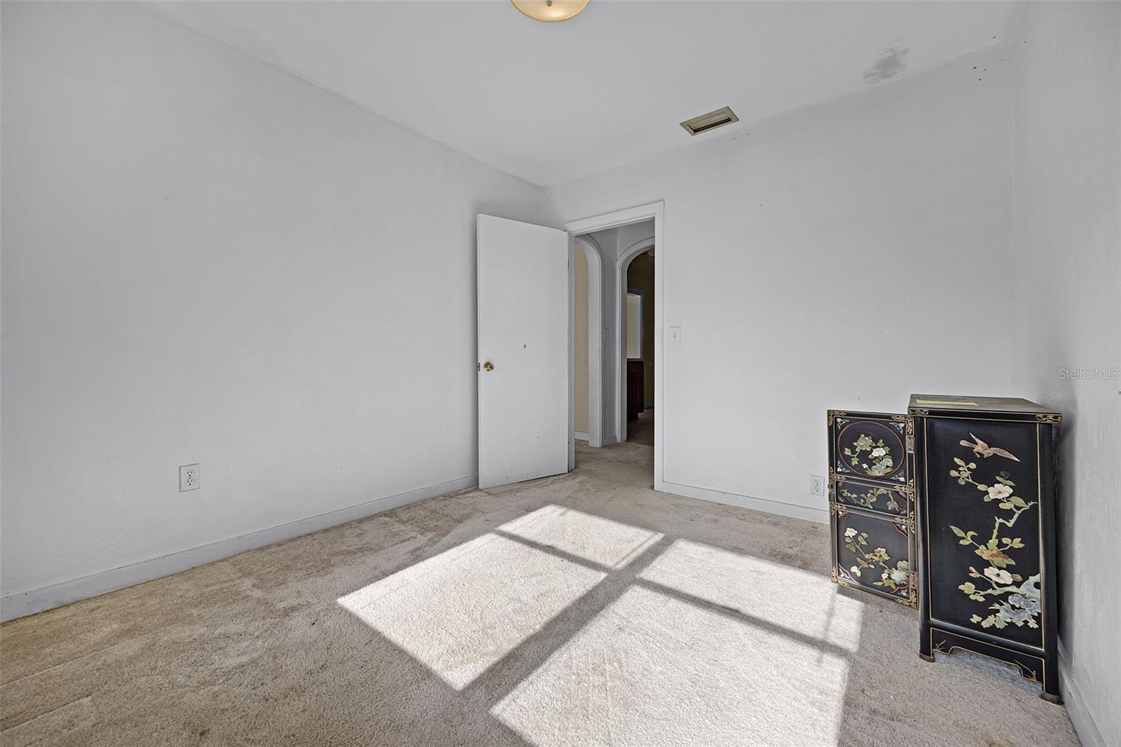 Image 18 of 35 For 905 Dowd Avenue